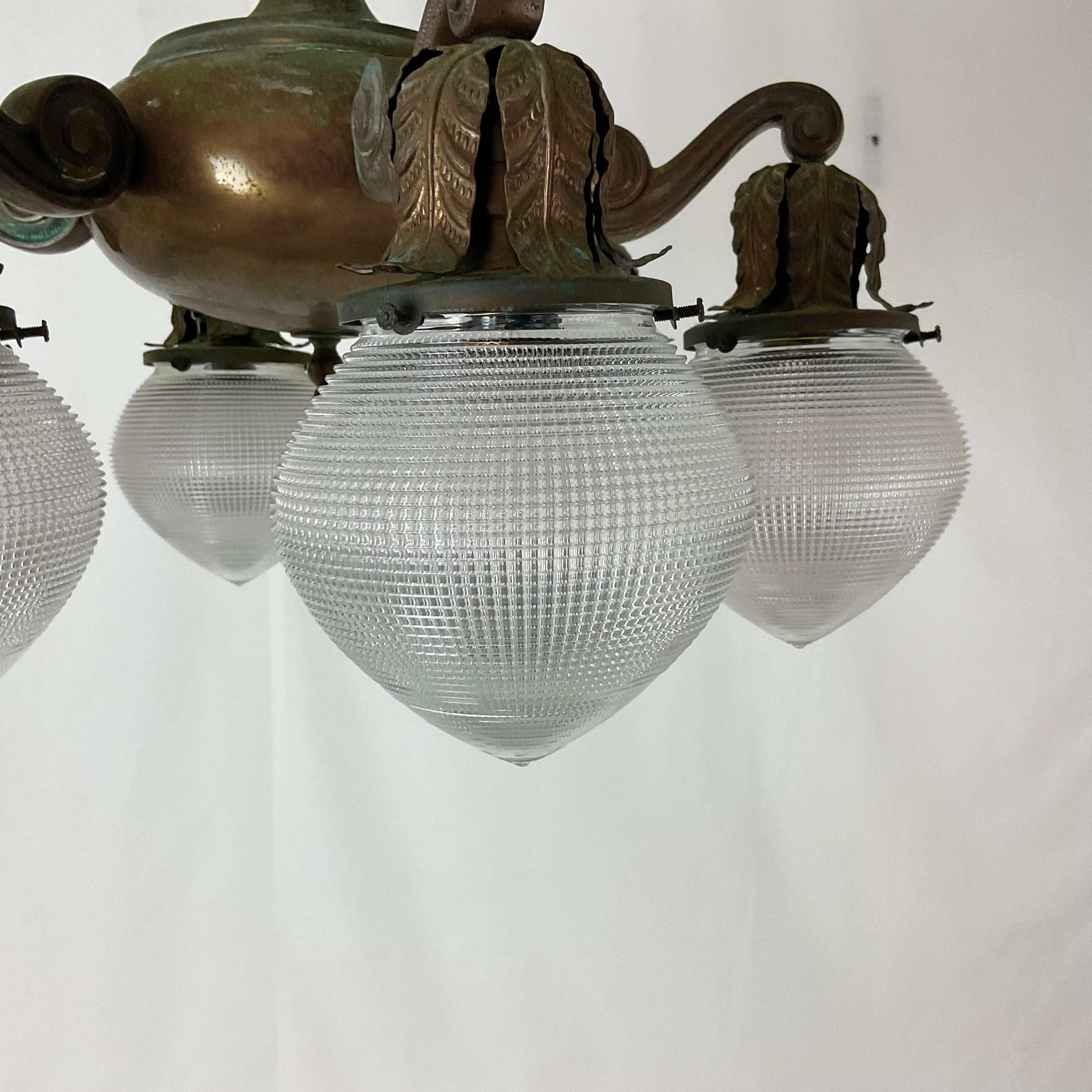 Lustre Art Déco en bronze avec verre Halophane d'origine en vente 8