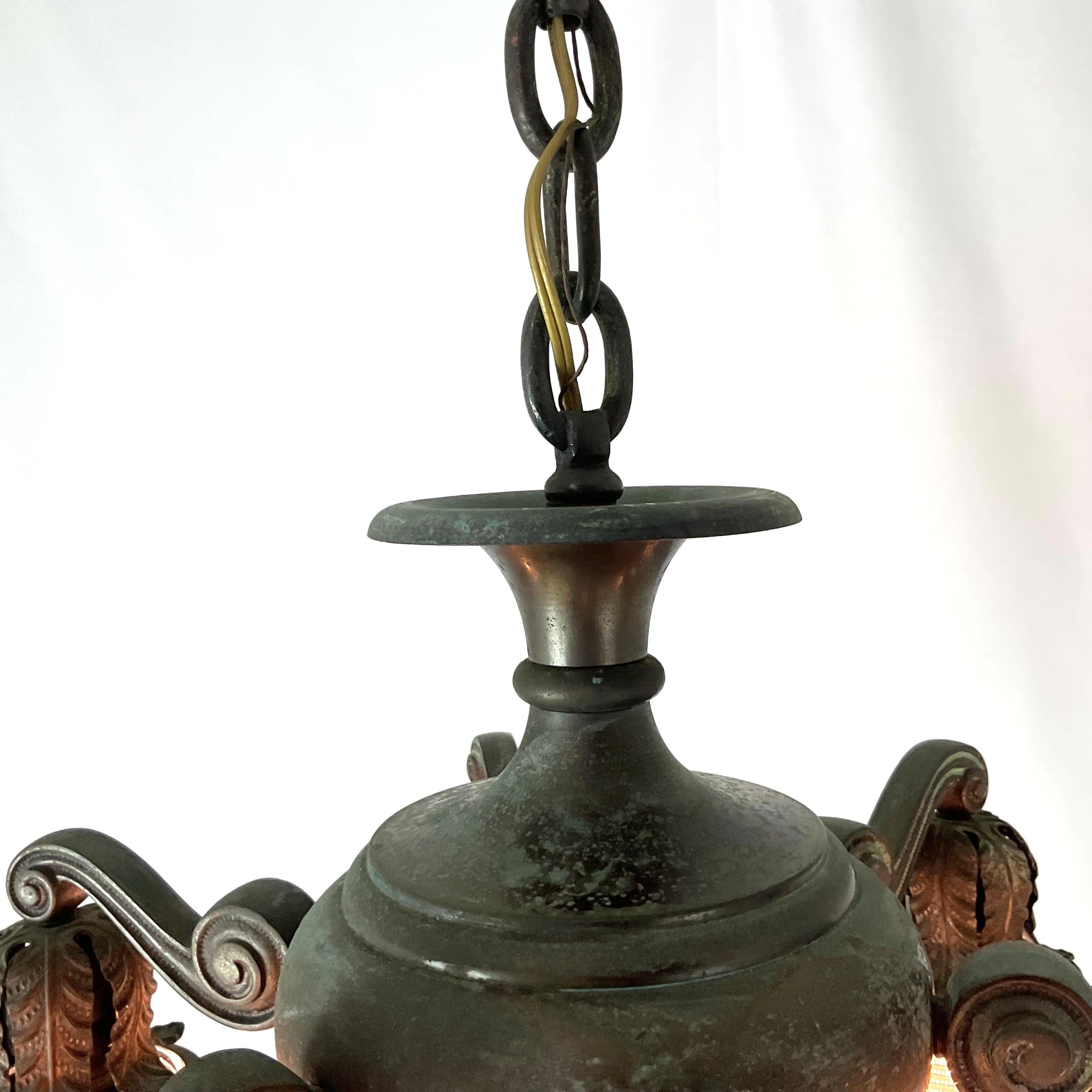 Bronze Lustre Art Déco en bronze avec verre Halophane d'origine en vente