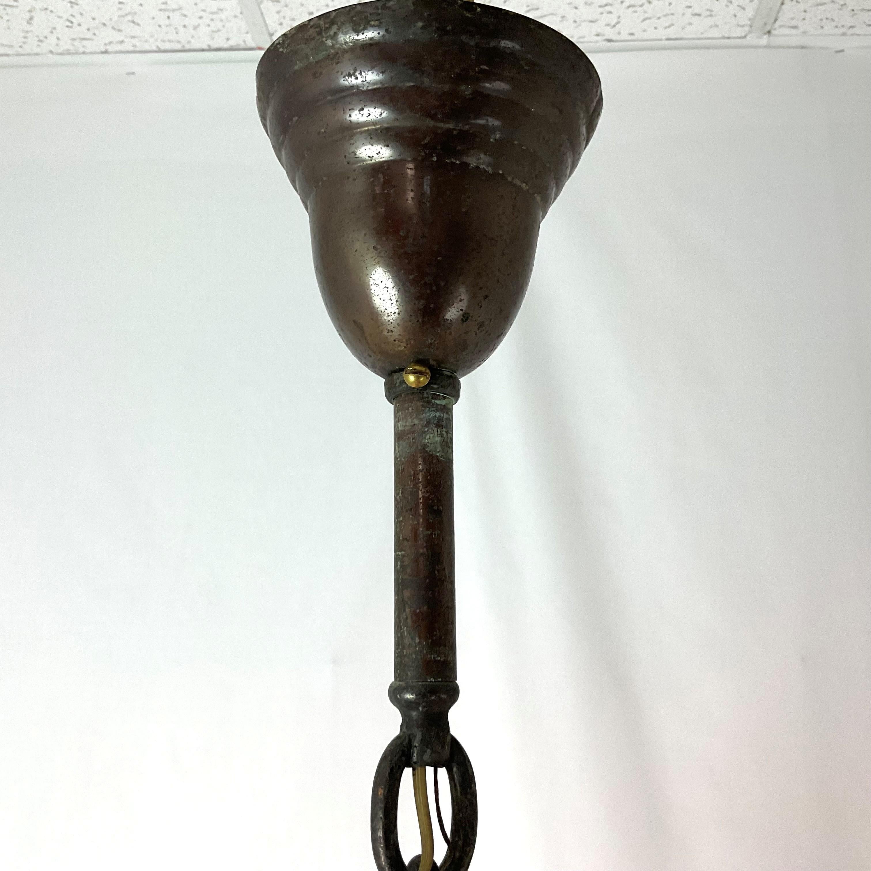 Lustre Art Déco en bronze avec verre Halophane d'origine en vente 1