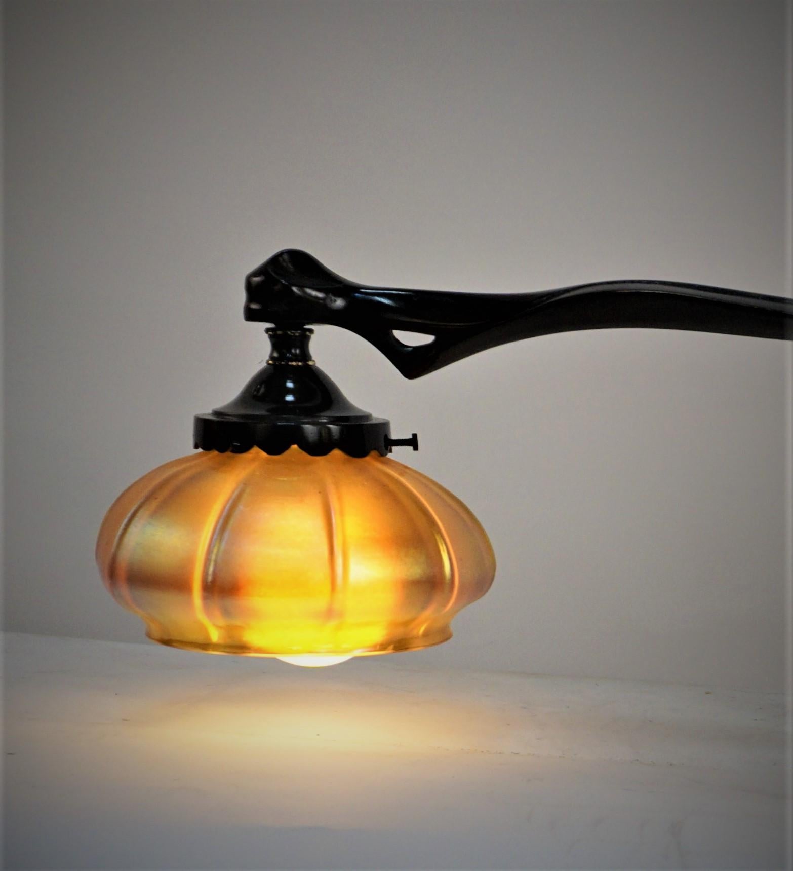 Französische Bronze-Kunstglas-K Klavier-/aufrechte Schreibtischlampe (Art déco) im Angebot