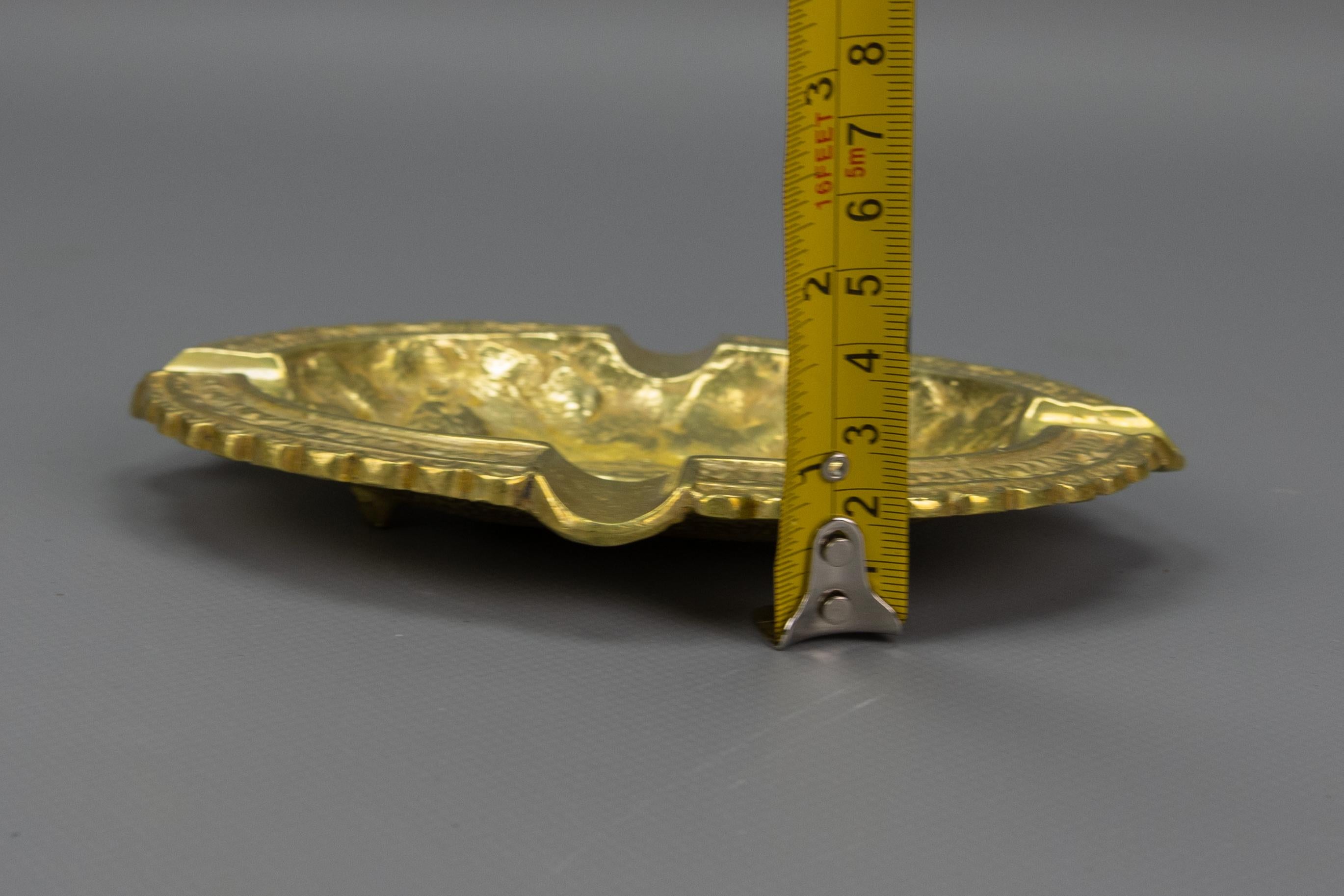 French Bronze Ashtray with Phoenix Bird Motif, 1950s in vendita 13