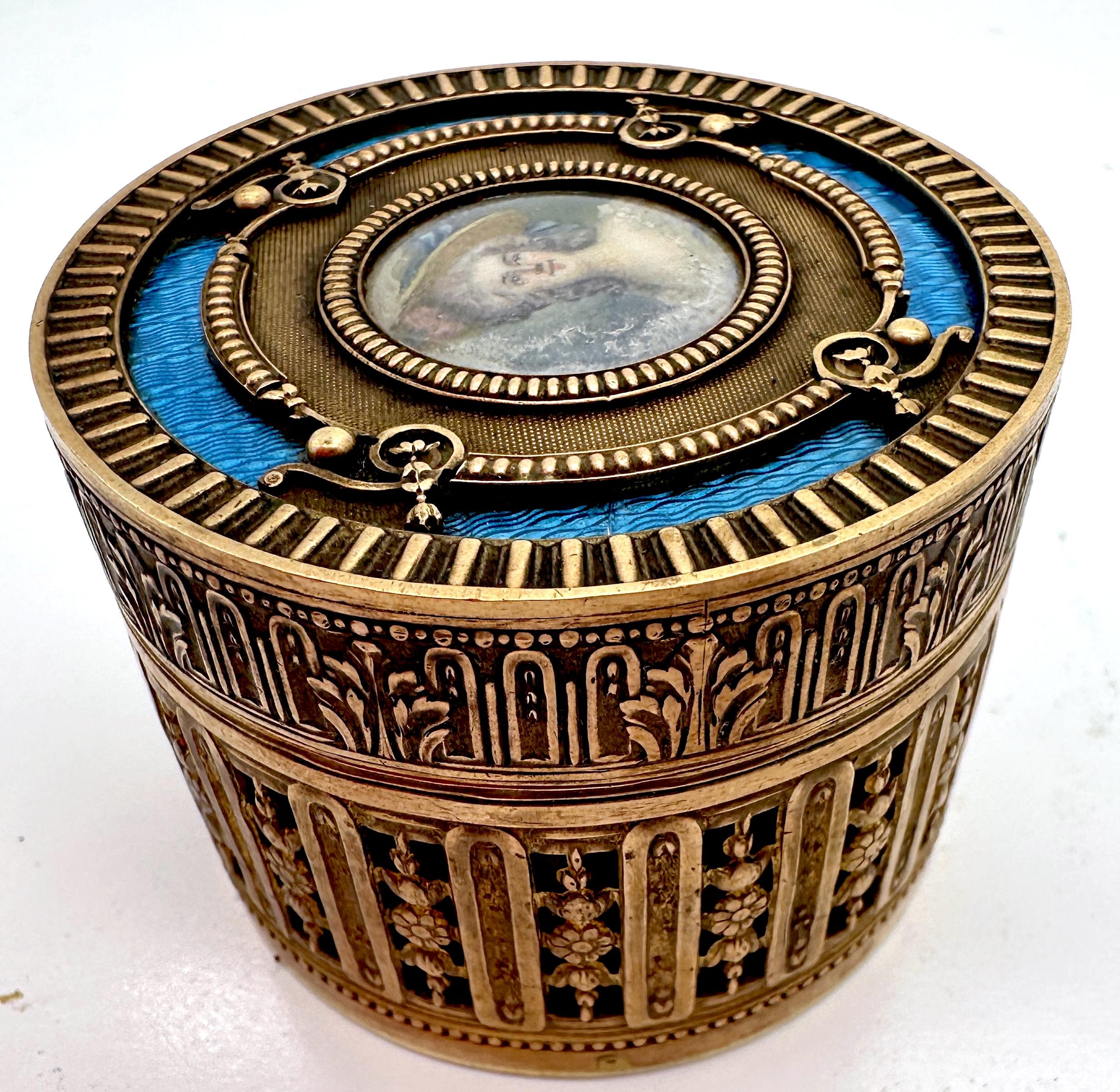 Französische Bronze & blaue Guilloche-Emaille-Porträtbox - gestempelt 'Frankreich (Vergoldet) im Angebot