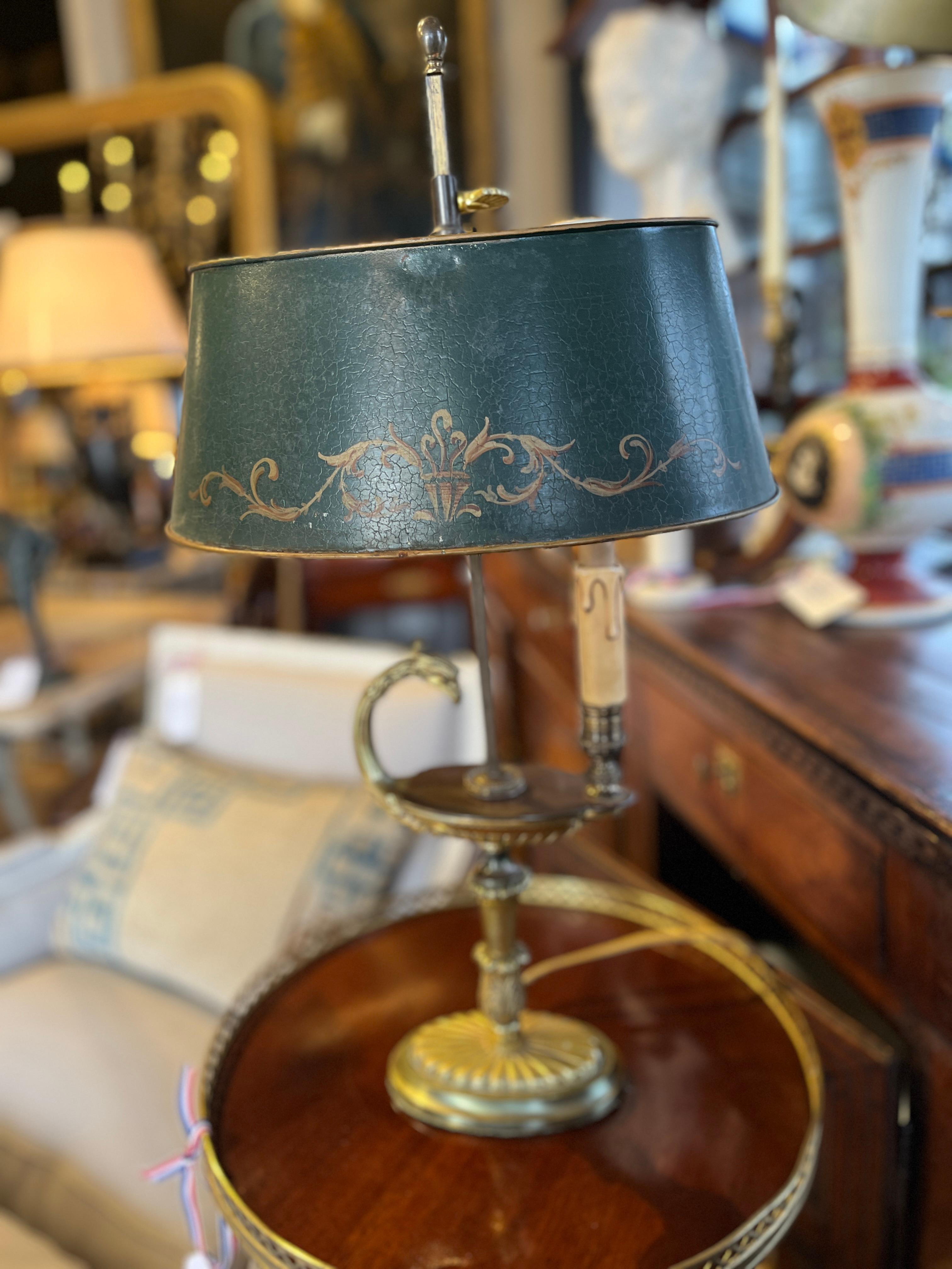 Empire Lampe bouillotte française en bronze avec motif d'aigle. Abat-jour en métal Tole en vente