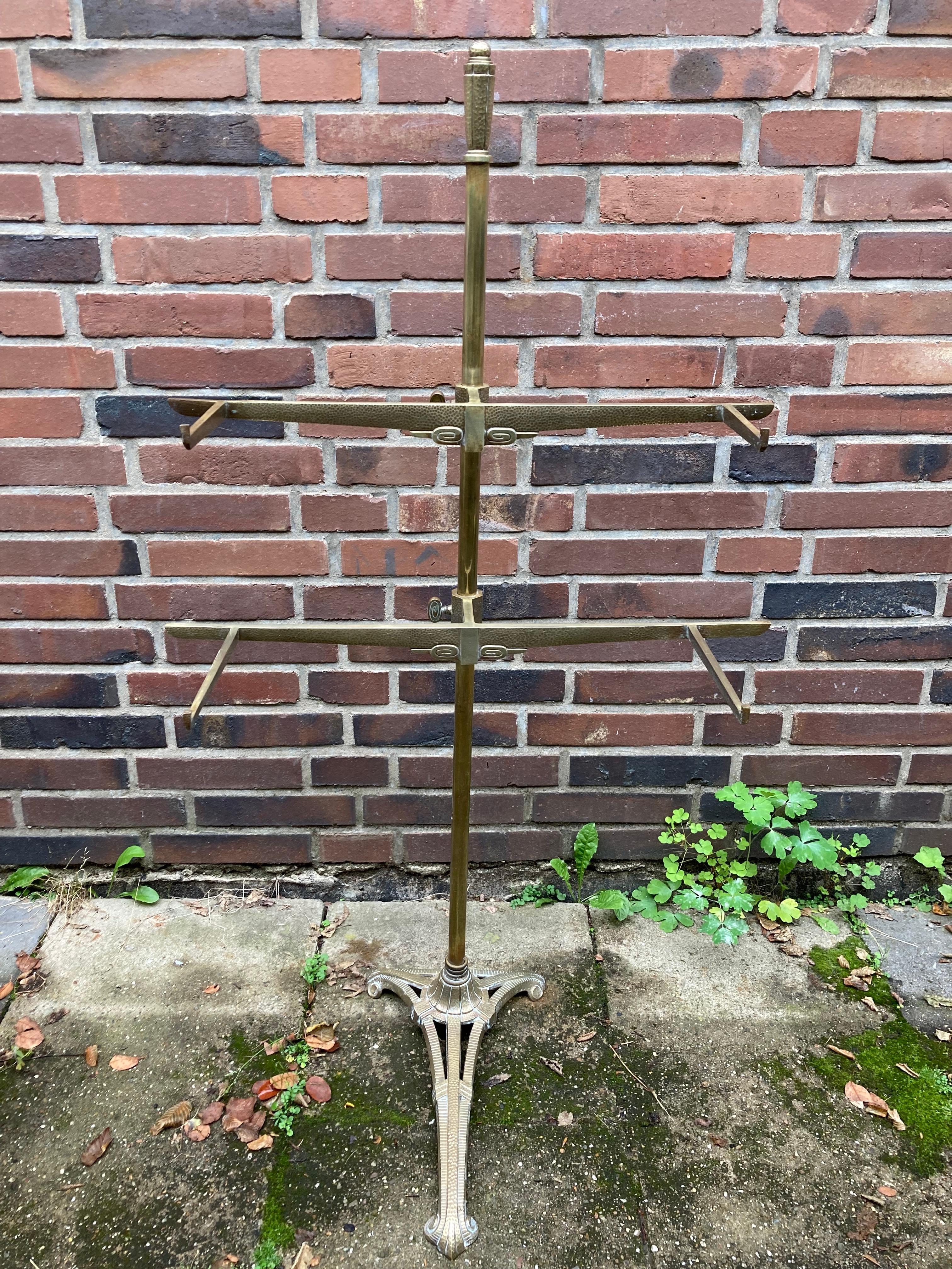 Beautifully shaped French early Art Deco etagere. These etagères served in the twenties as presentoirs in patisseries and boulangeries in France.
This model is from the early twenties, with high probability from the house 