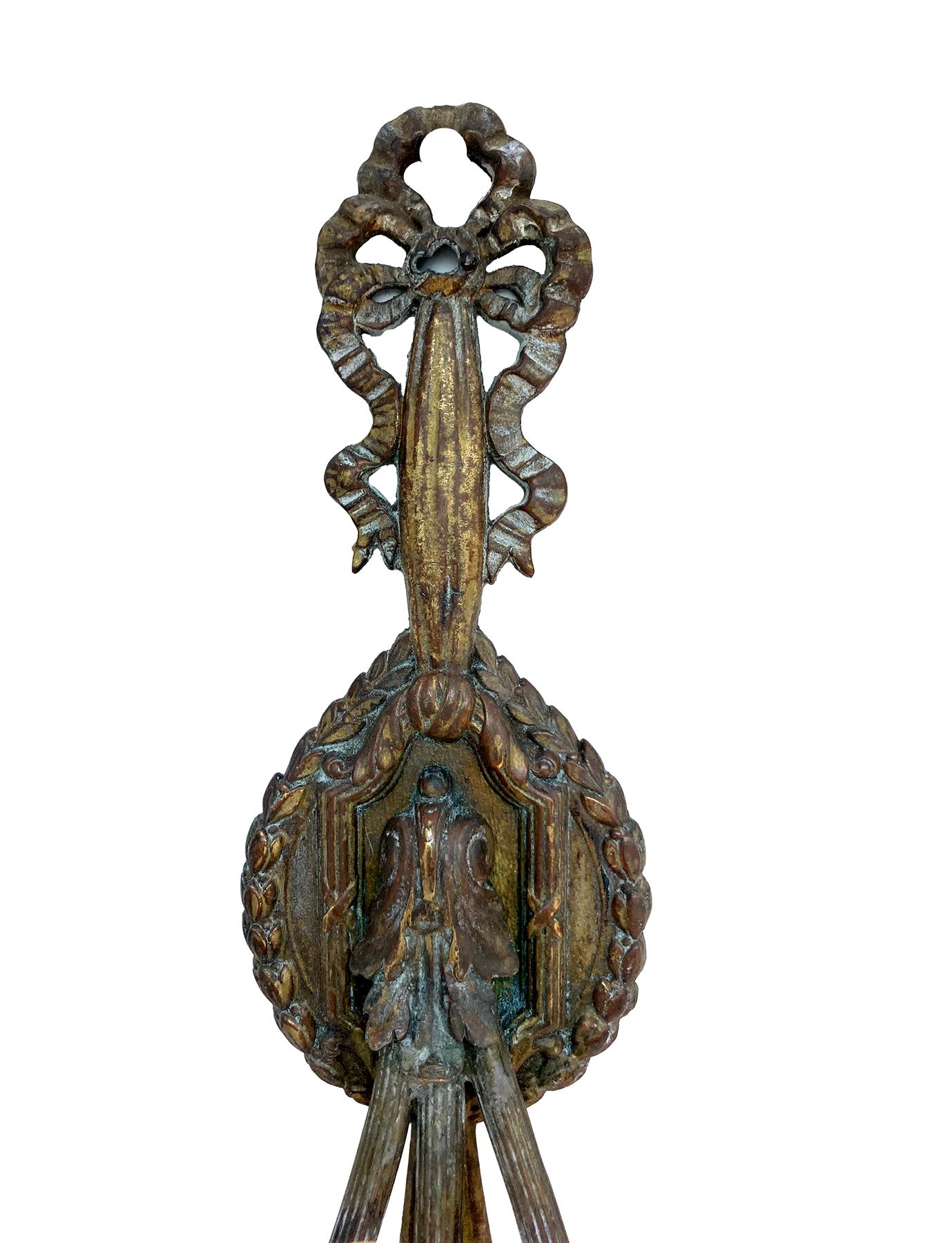 Coppia di candelabri in bronzo francese in vendita 8