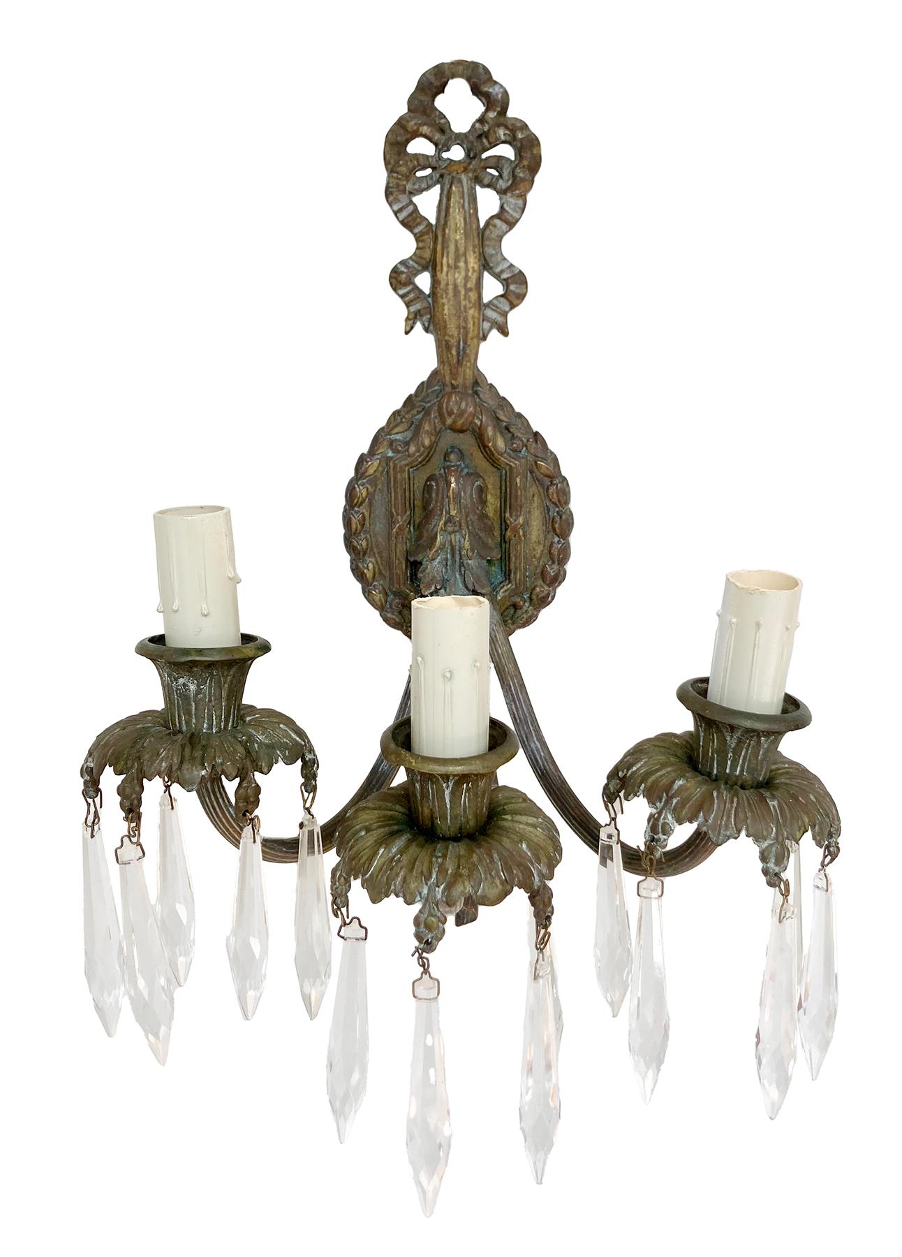 Francese Coppia di candelabri in bronzo francese in vendita