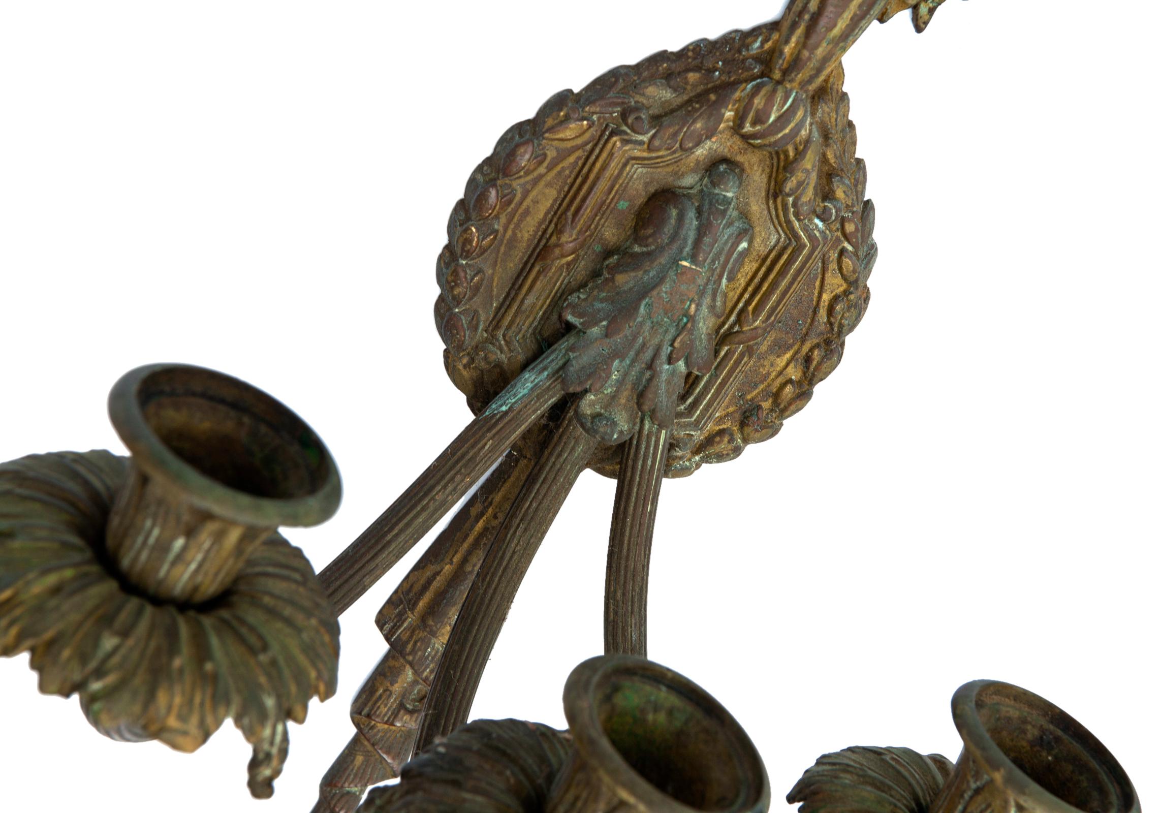 Bronze Paire d'appliques à bougie en bronze français en vente