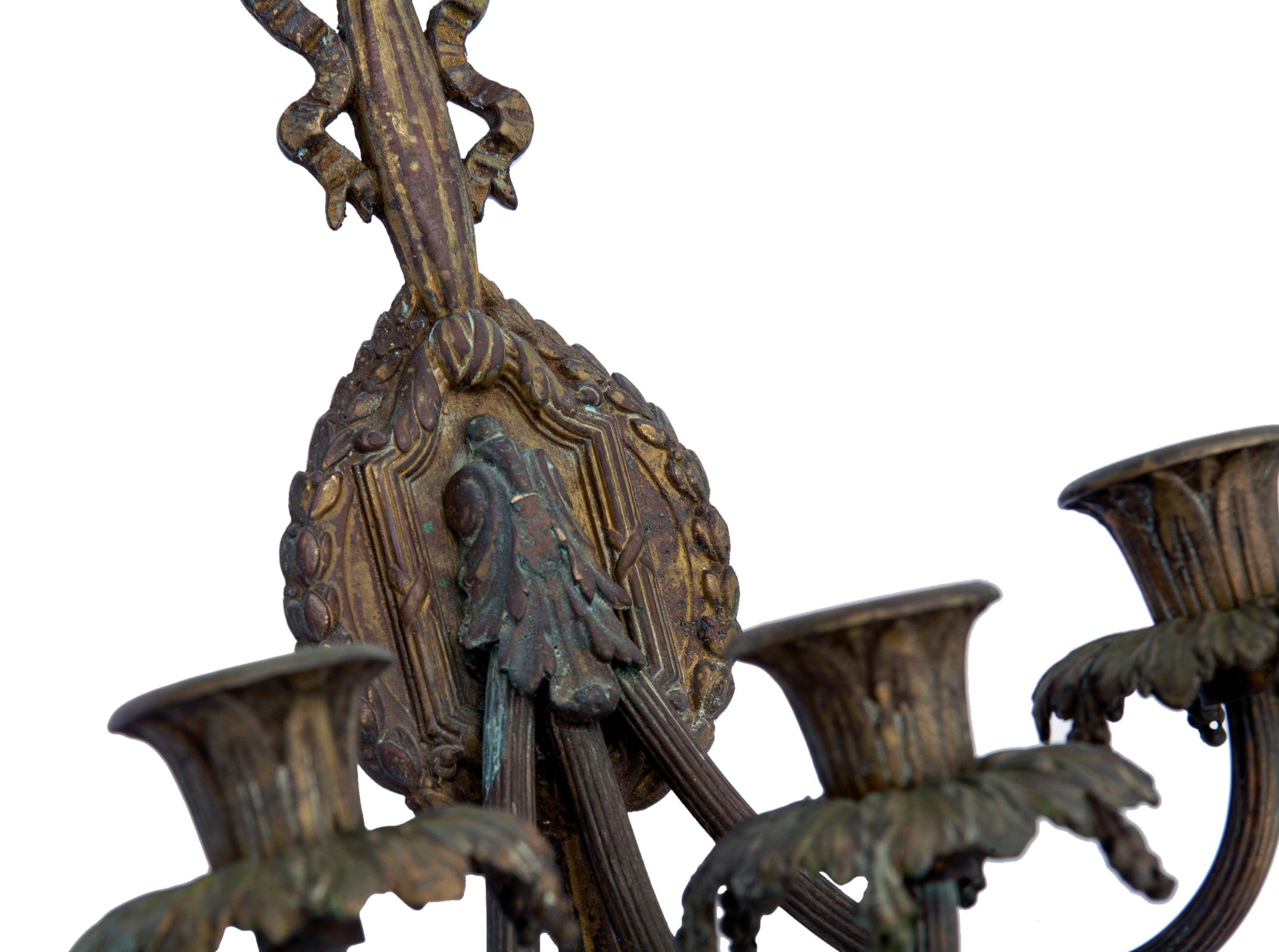 Coppia di candelabri in bronzo francese in vendita 7