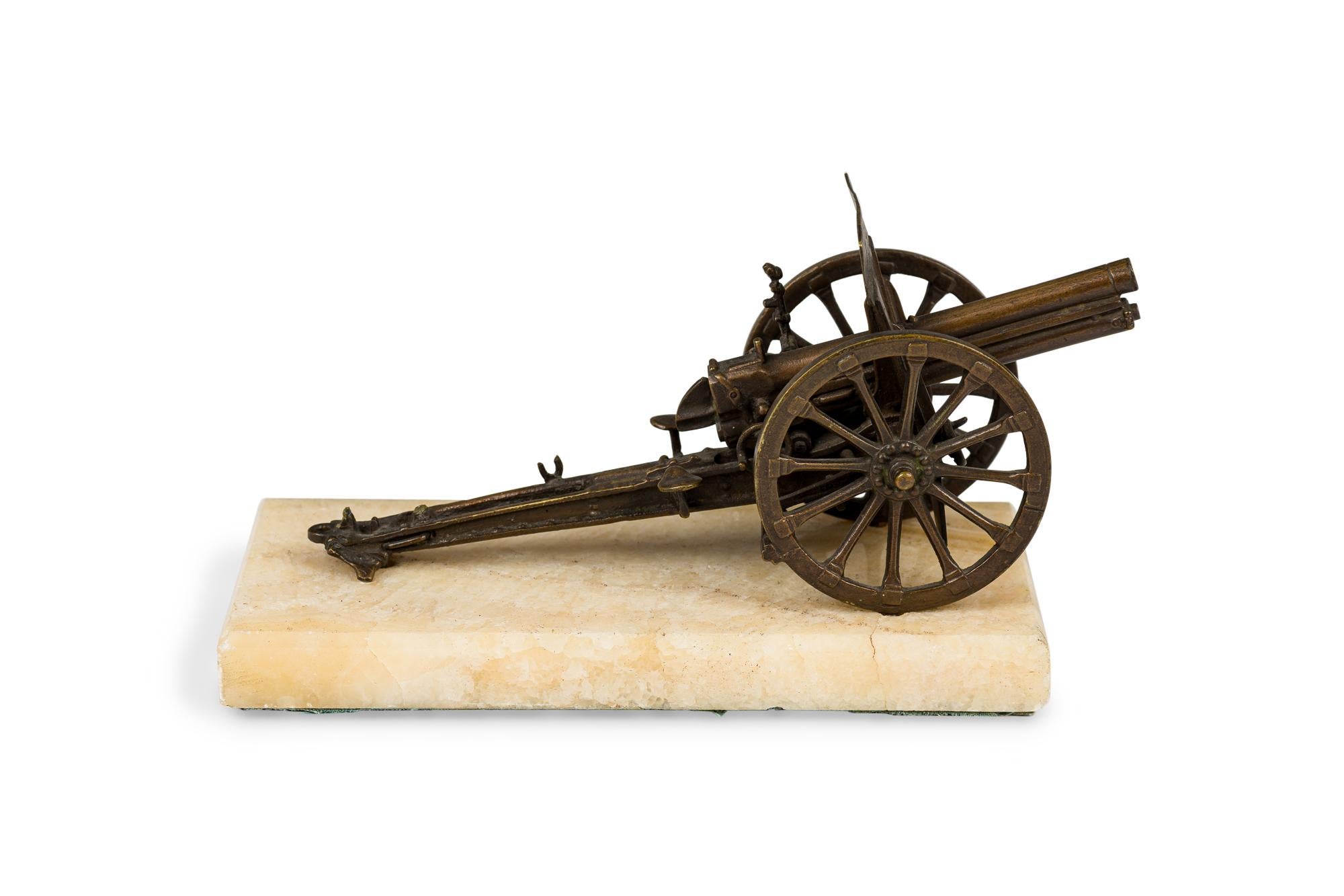Modèle de canon en bronze français Bon état - En vente à Queens, NY