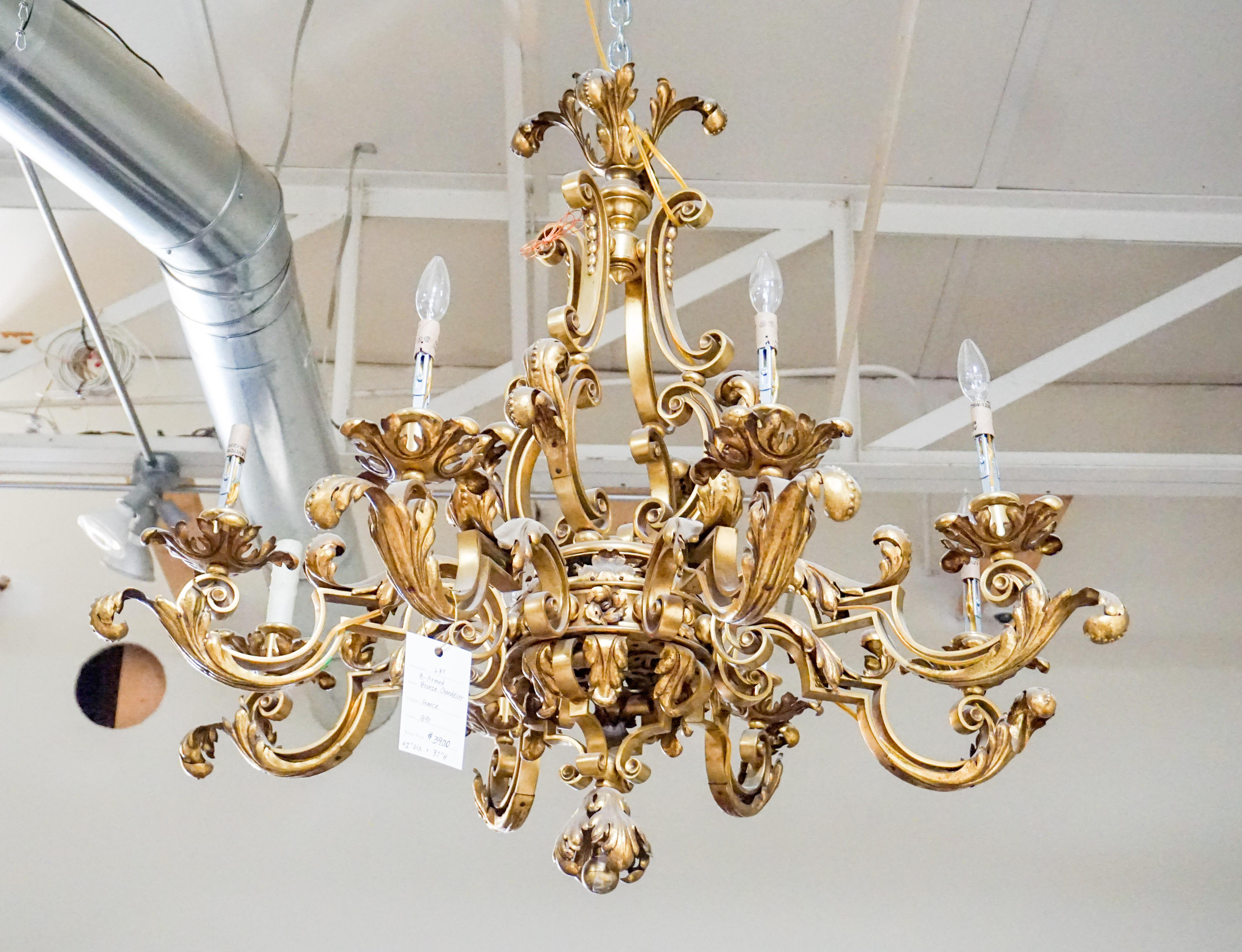 Beautiful antique bronze chandelier with 8 arms, acanthus decor, and wired. 

Origin: France, circa 1890

Measurements: 42