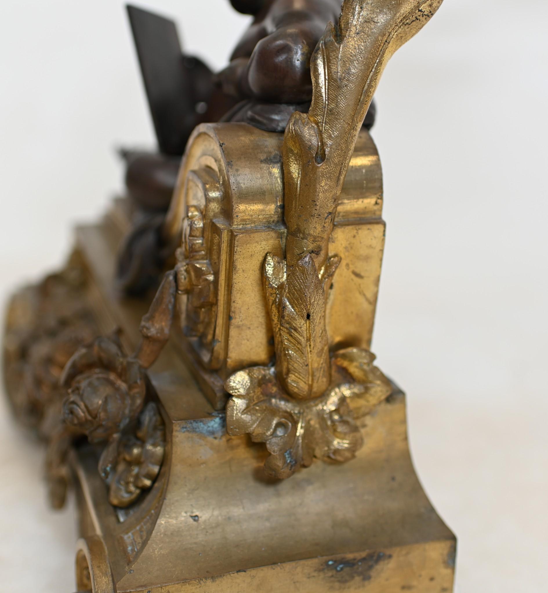 Bronzo Griglia per caminetto in bronzo francese Chenet Andiron Parcel dorata in vendita