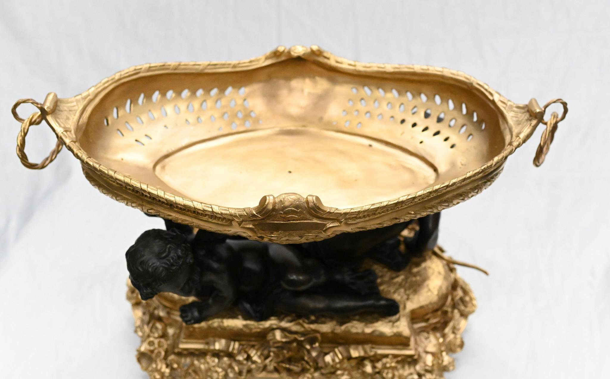 Bol décoratif Tazza en bronze doré d'après Clodion 5