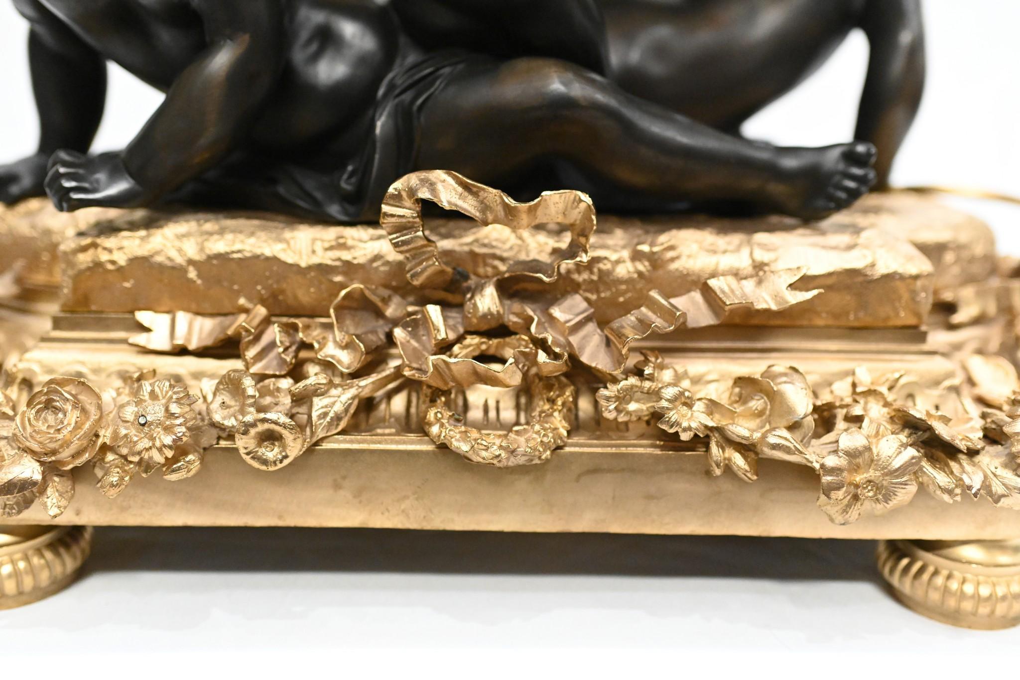 Bronzo Piatto Cherubino francese in bronzo dorato Tazza decorativa dopo Clodion in vendita
