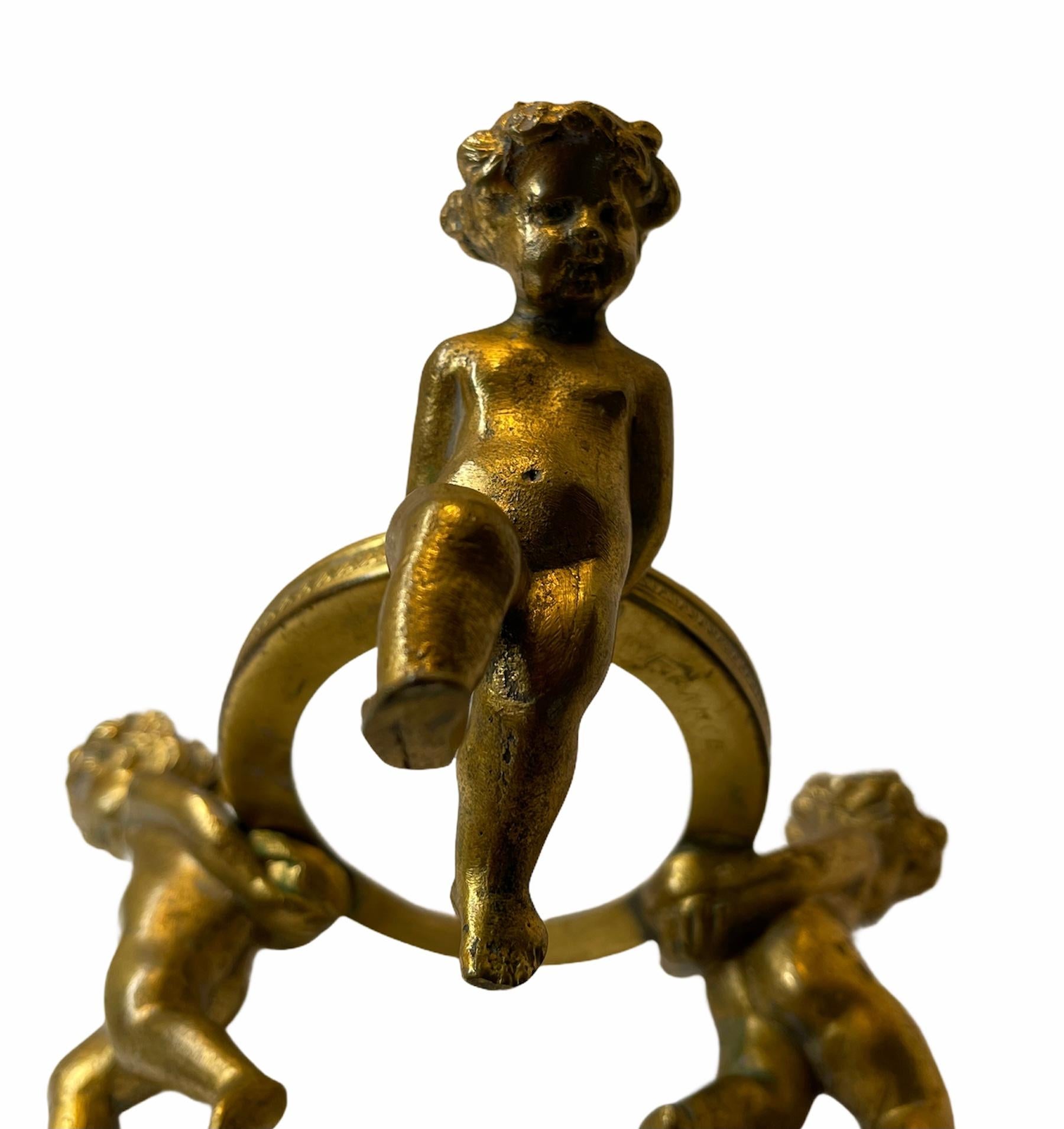 Bol à bonbons/boîte à noix en cristal taillé en forme de chérubins en bronze français en vente 4