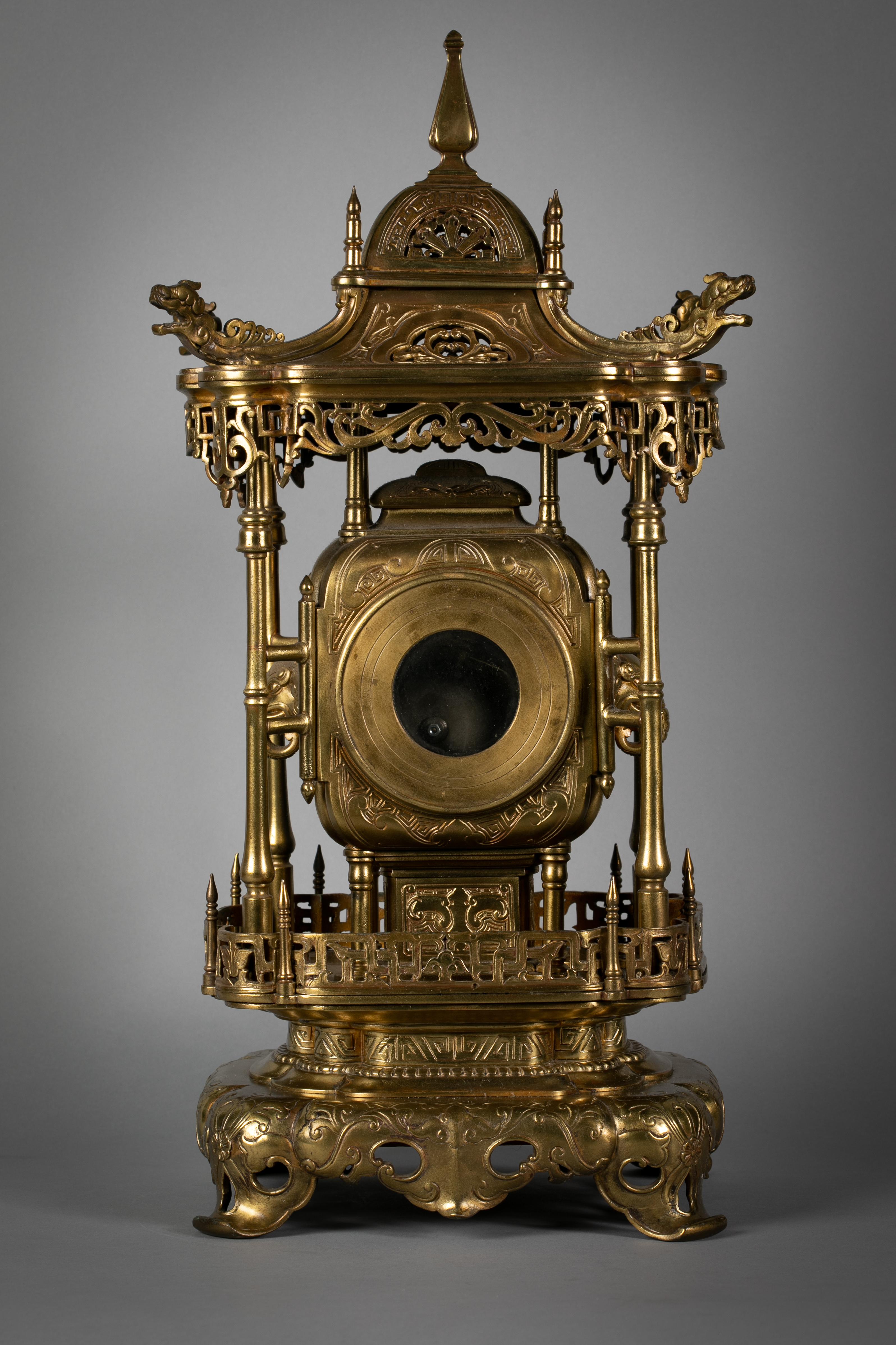 French Bronze Chinoiserie Clock, circa 1880 In Good Condition For Sale In New York, NY