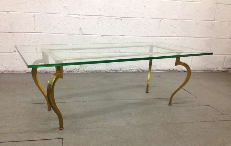 Table basse en bronze français avec plateau en verre épais par la Maison Ramsay.