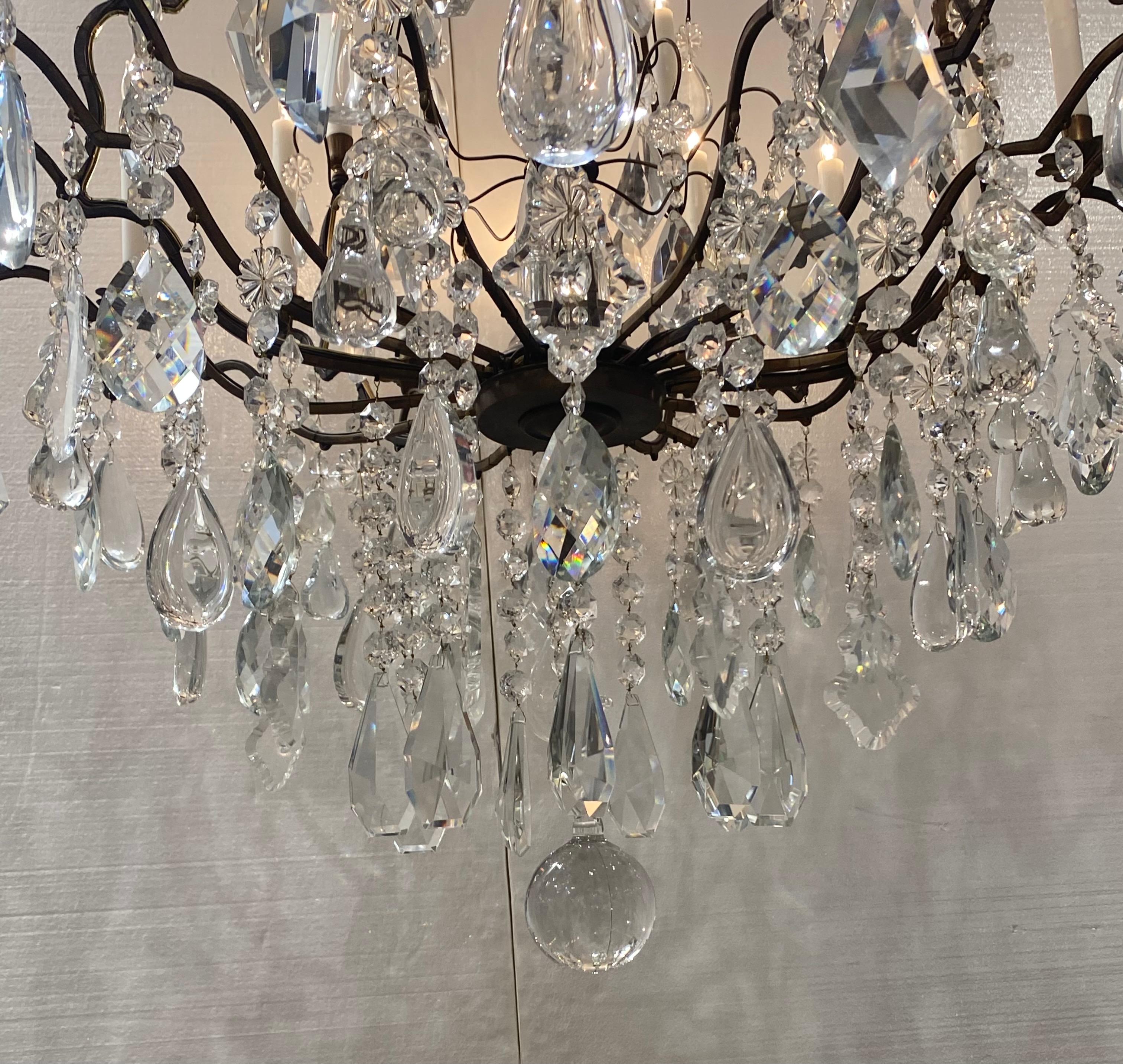Lampadario di cristallo in bronzo francese in vendita 1