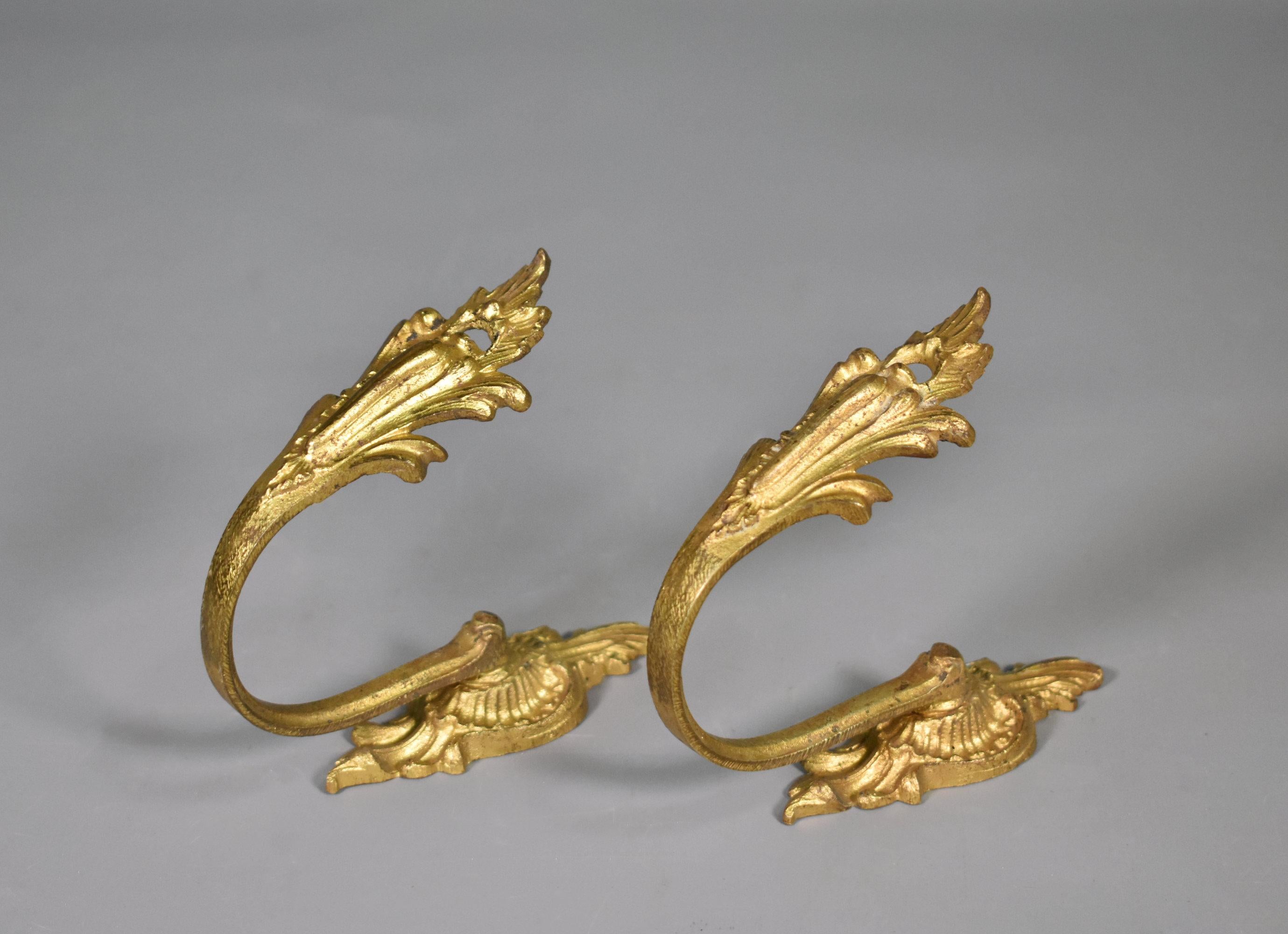 Français Embouts de rideaux en bronze de style Louis XV en vente