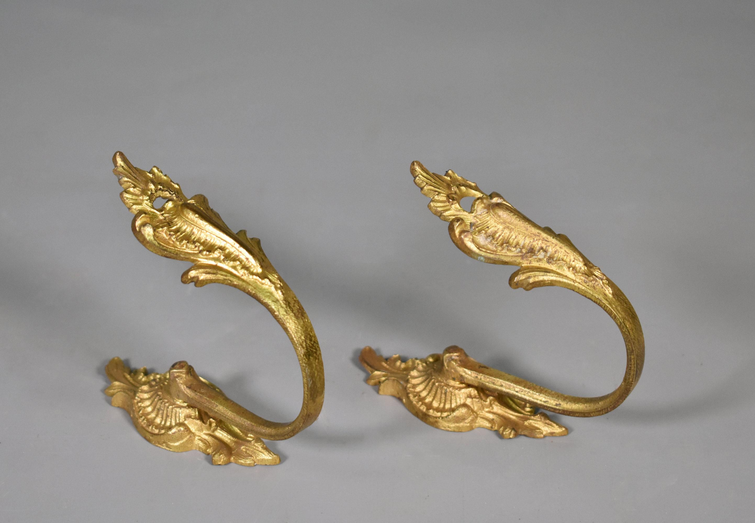 Moulage Embouts de rideaux en bronze de style Louis XV en vente