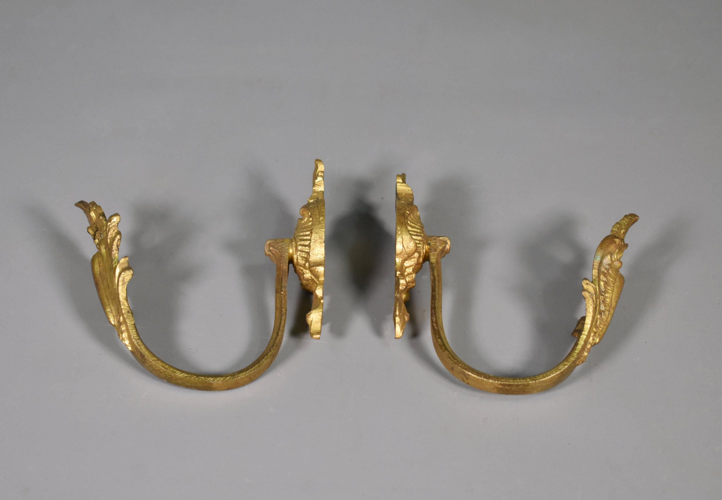 Bronze Embouts de rideaux en bronze de style Louis XV en vente