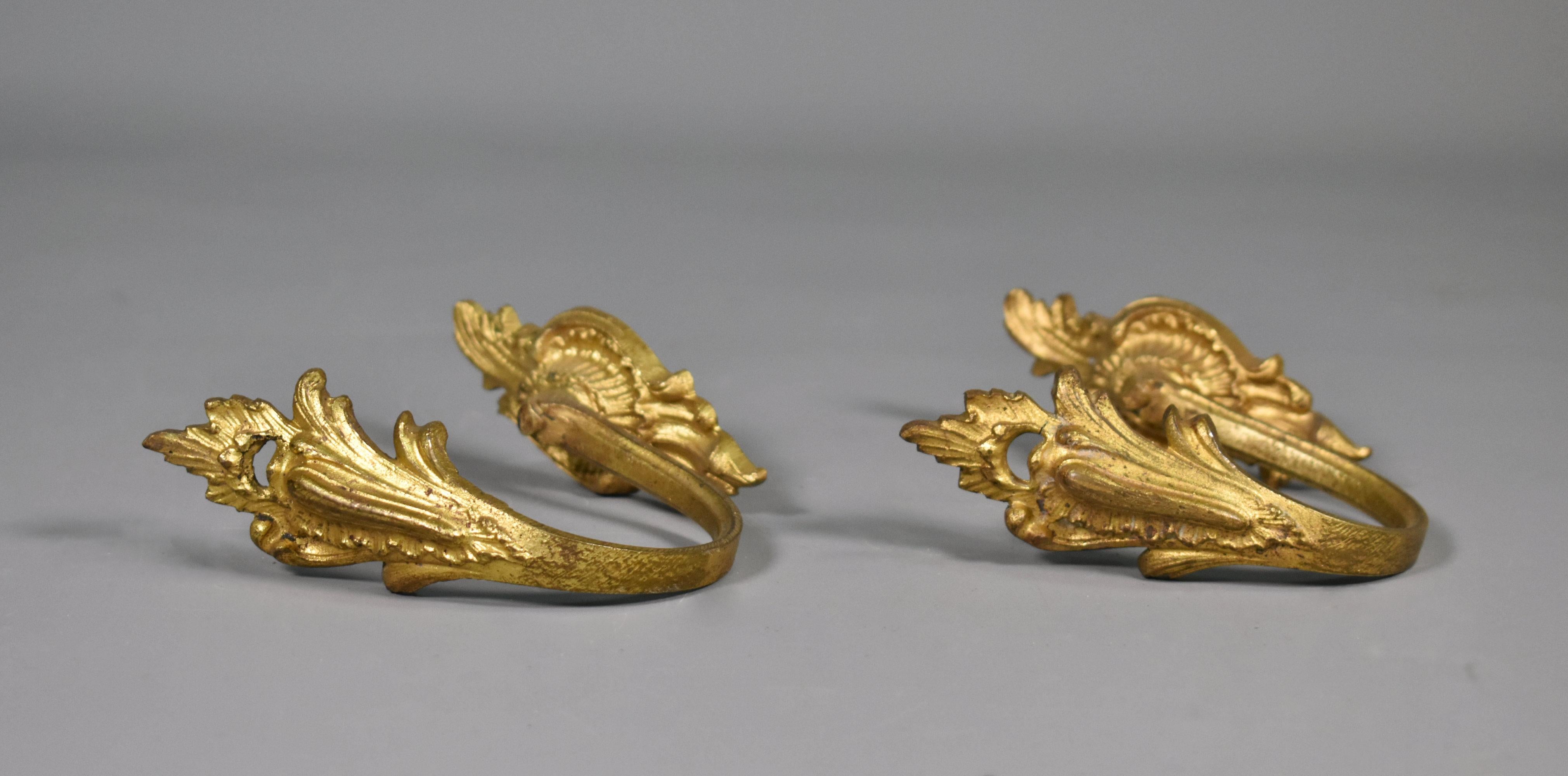 Embouts de rideaux en bronze de style Louis XV en vente 2