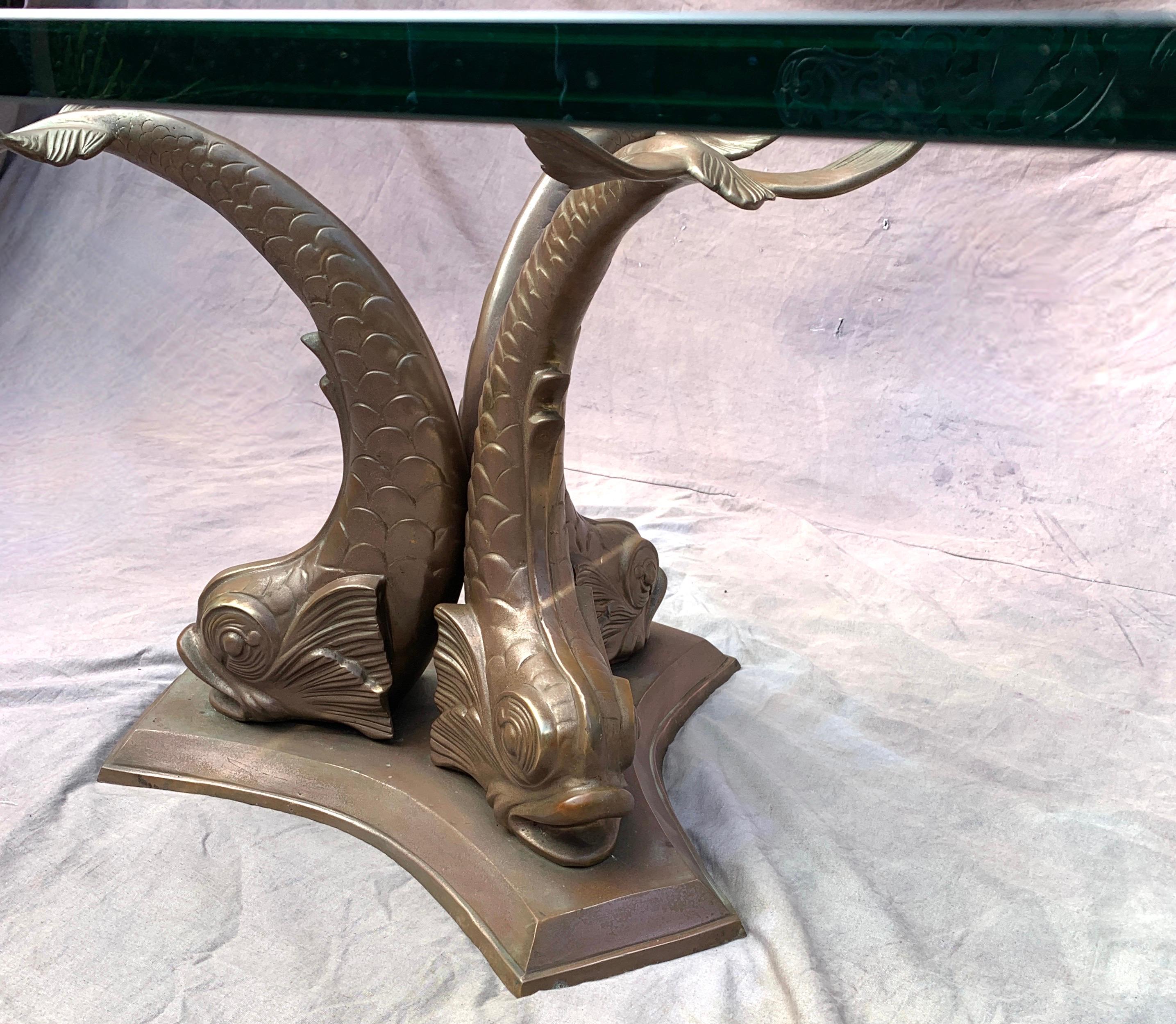 Verre Table basse ou table à cocktail française en bronze avec dauphins en vente