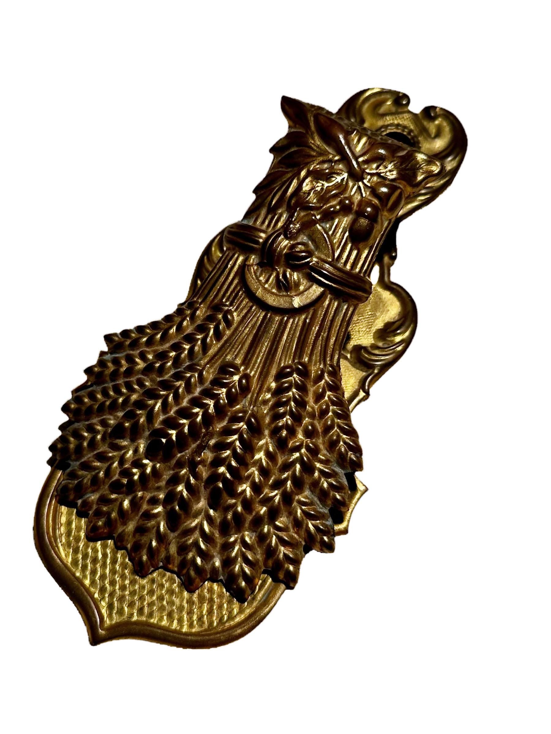 Eine Mitte des 19. Jahrhunderts schöne Qualität Bronze dore Büroklammer, die Weizen darstellt. Kann an die Wand gehängt werden. Aus Frankreich.