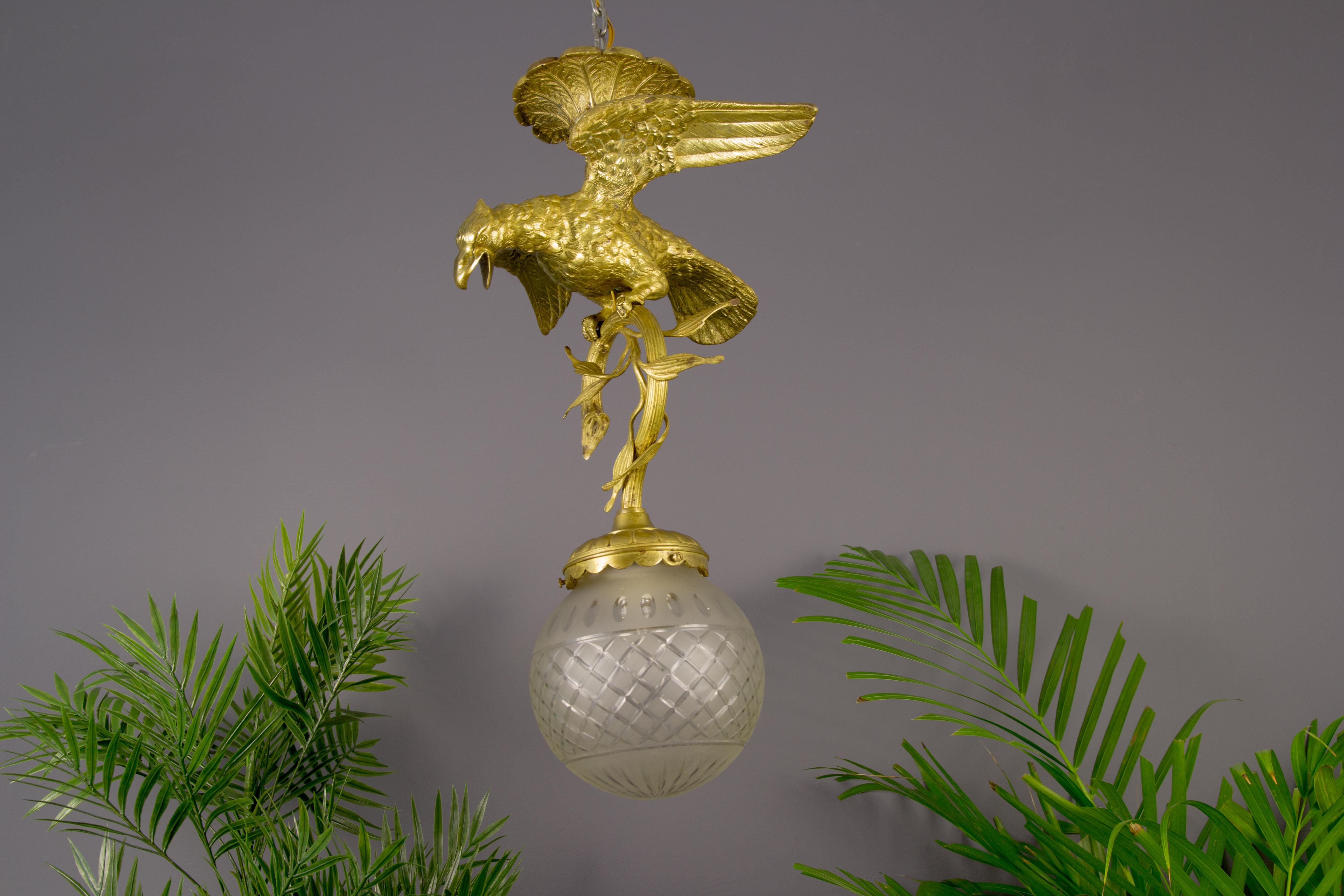 French Bronze and Frosted Glass Eagle Chandelier, 1920s In Good Condition In Barntrup, DE