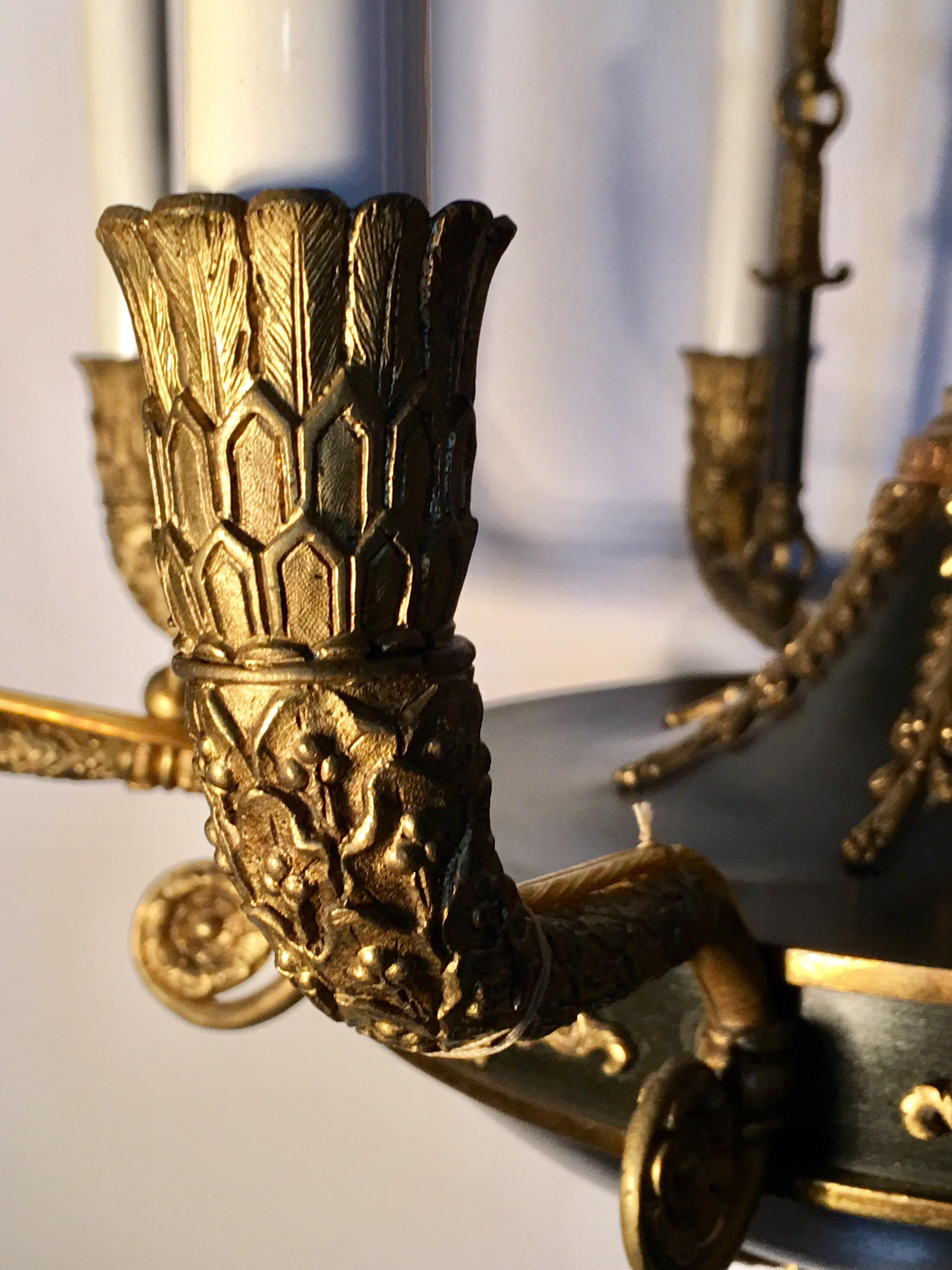Französischer Bronze-Kronleuchter im Empire-Stil im Angebot 7