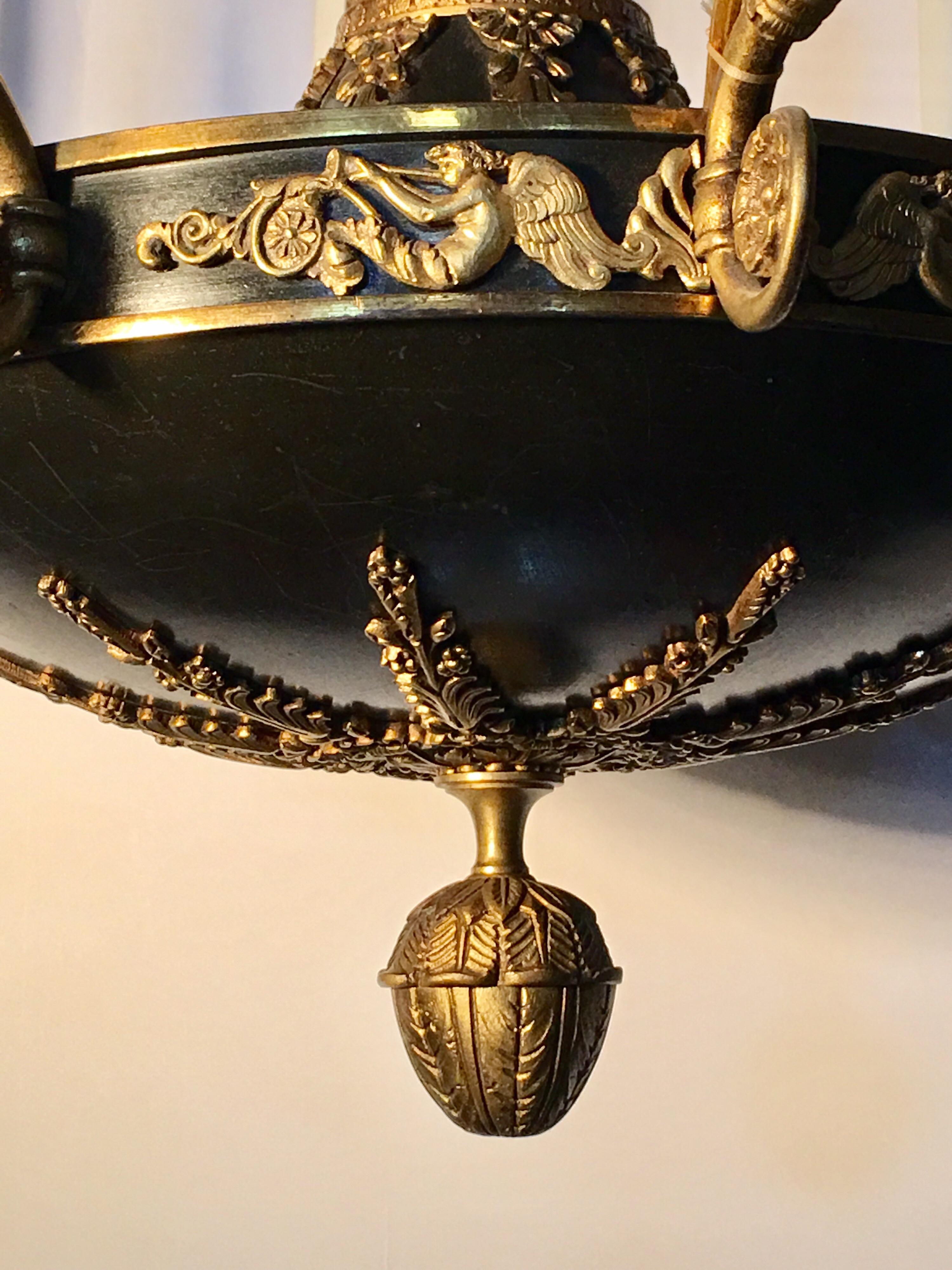 Französischer Bronze-Kronleuchter im Empire-Stil (Gegossen) im Angebot