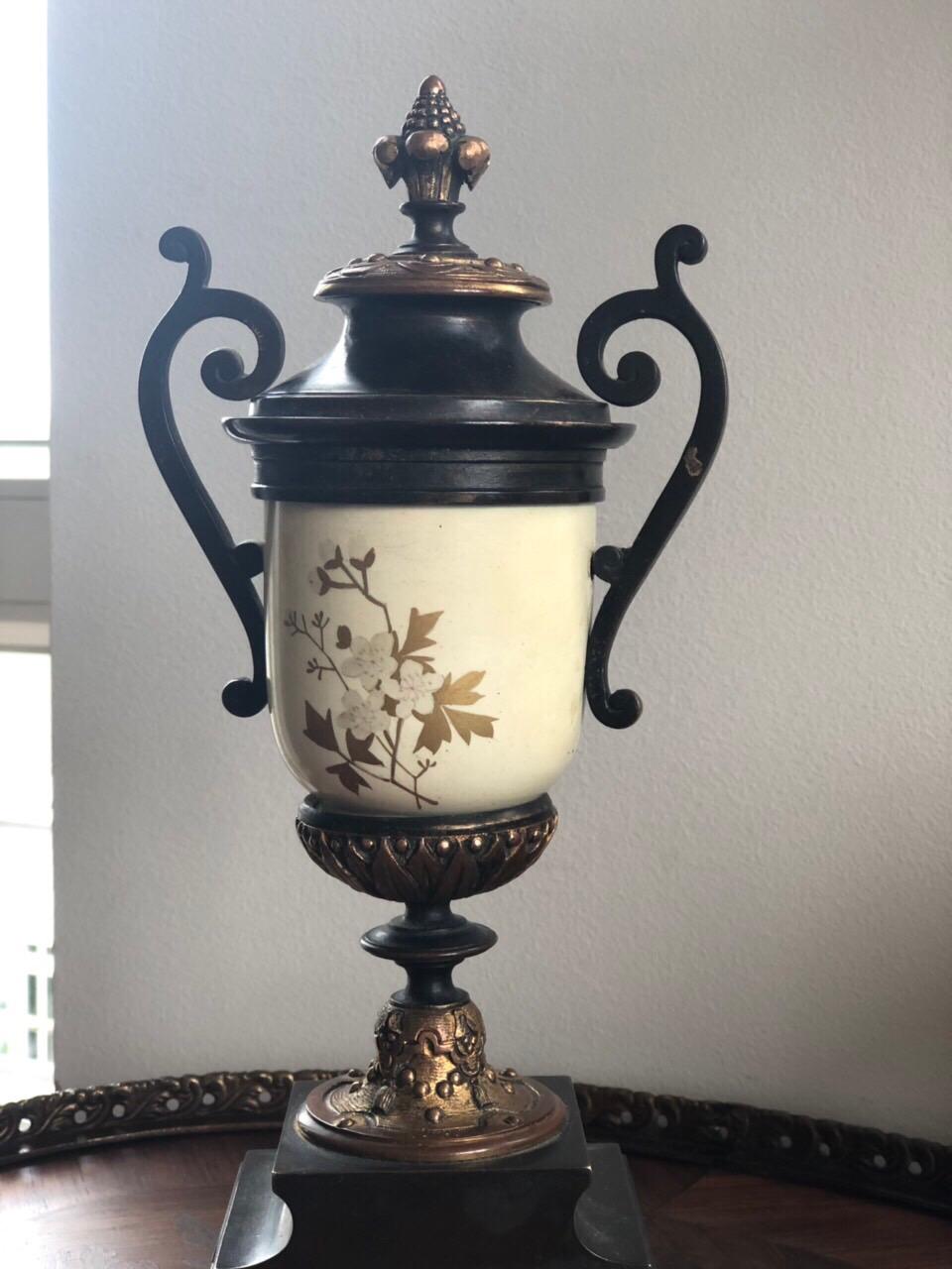 Limited edition, numbered on the bottom. Authentic item.

History of the Urn / Origin
The first cremations already occurred in 3000 B.C., which means that incinerations are among the oldest traditional forms of burial. In many ancient cultures, the