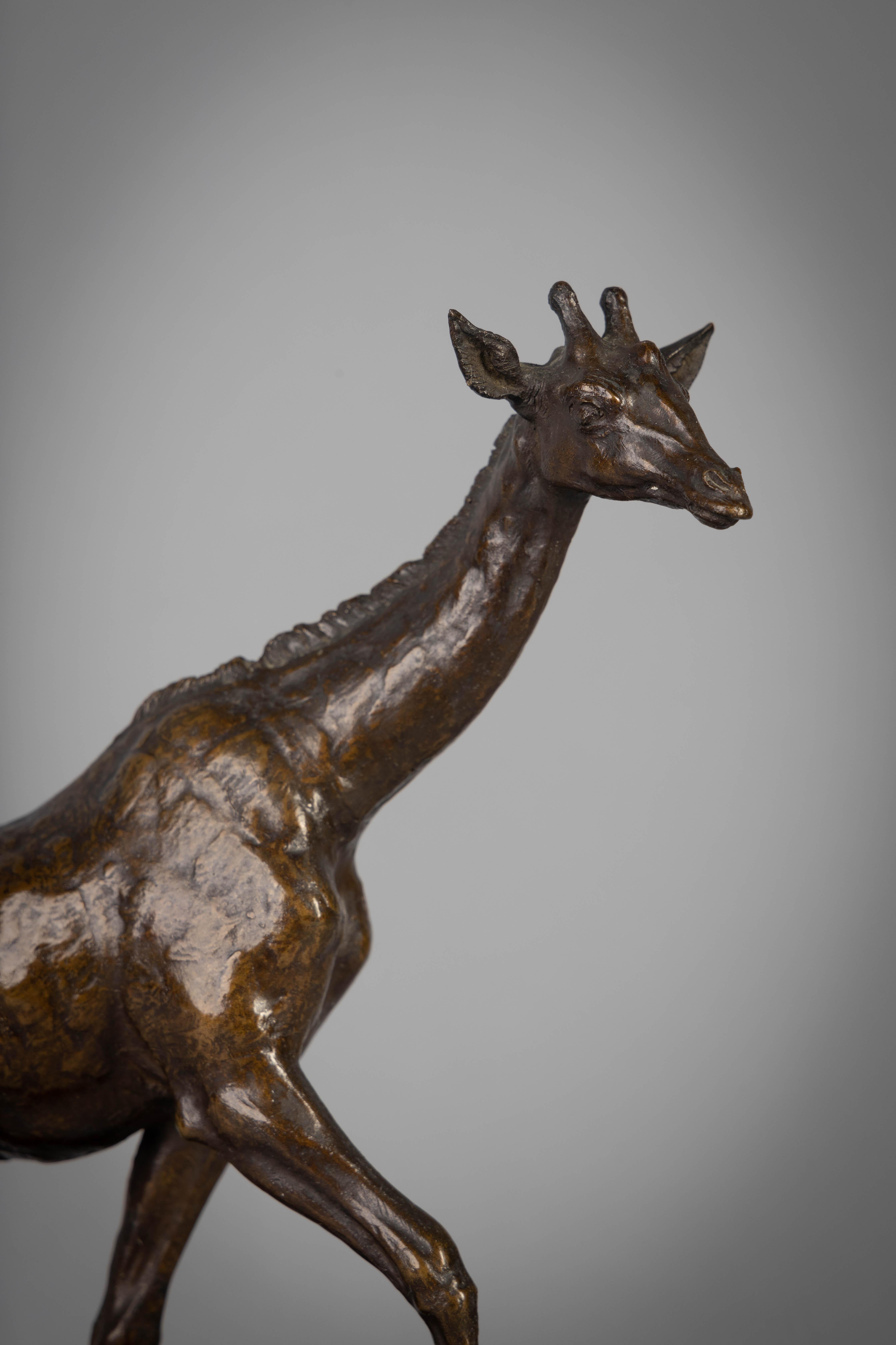 Französische Bronzefigur eines gestreiften Giraffens aus Bronze, von Charles Valton im Zustand „Hervorragend“ im Angebot in New York, NY