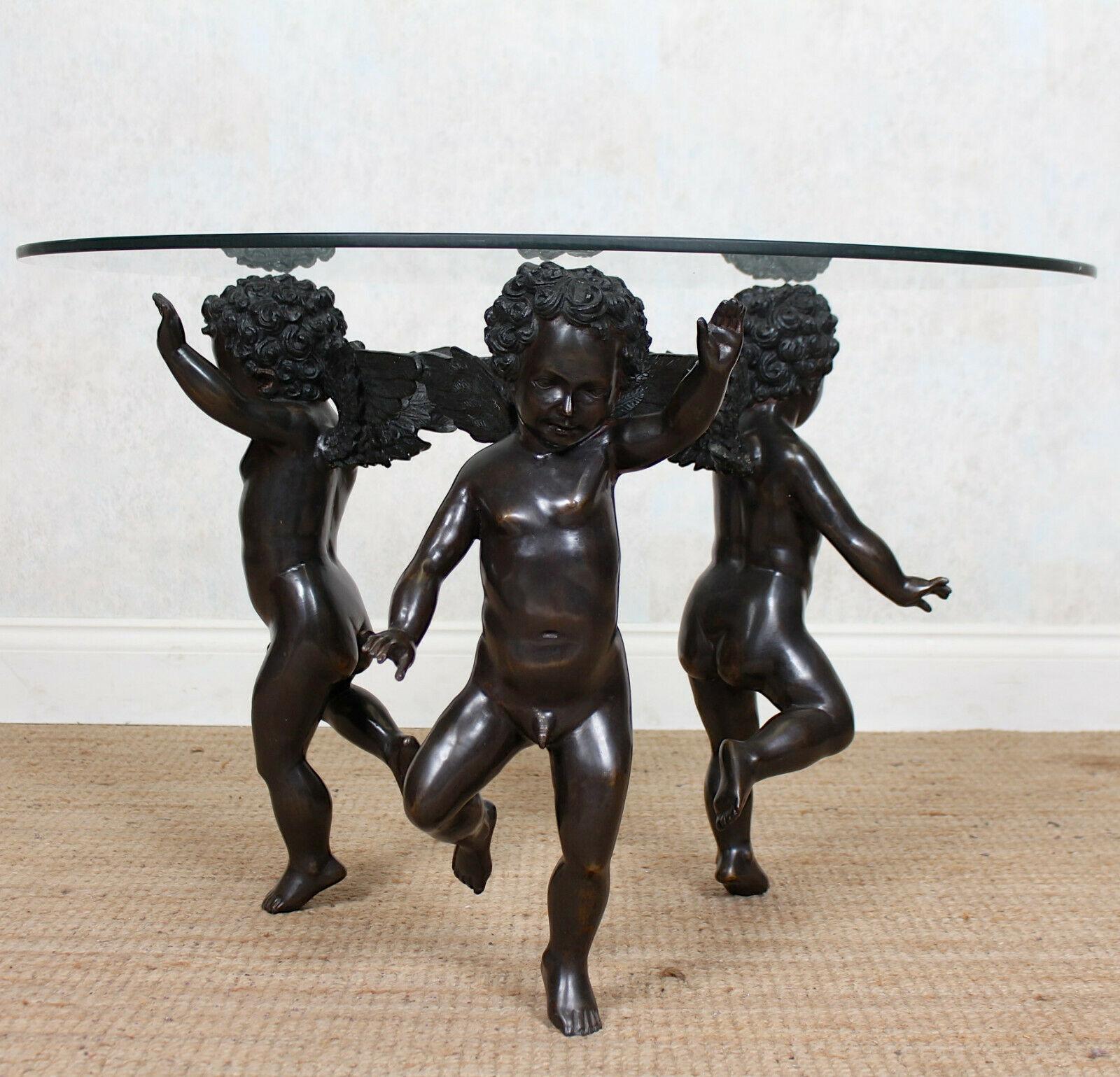 A fine quality French 20th century bronze and glass coffee table.
The circular glass top raised on a base of three bronze winged cherubs.
France, 20th century.