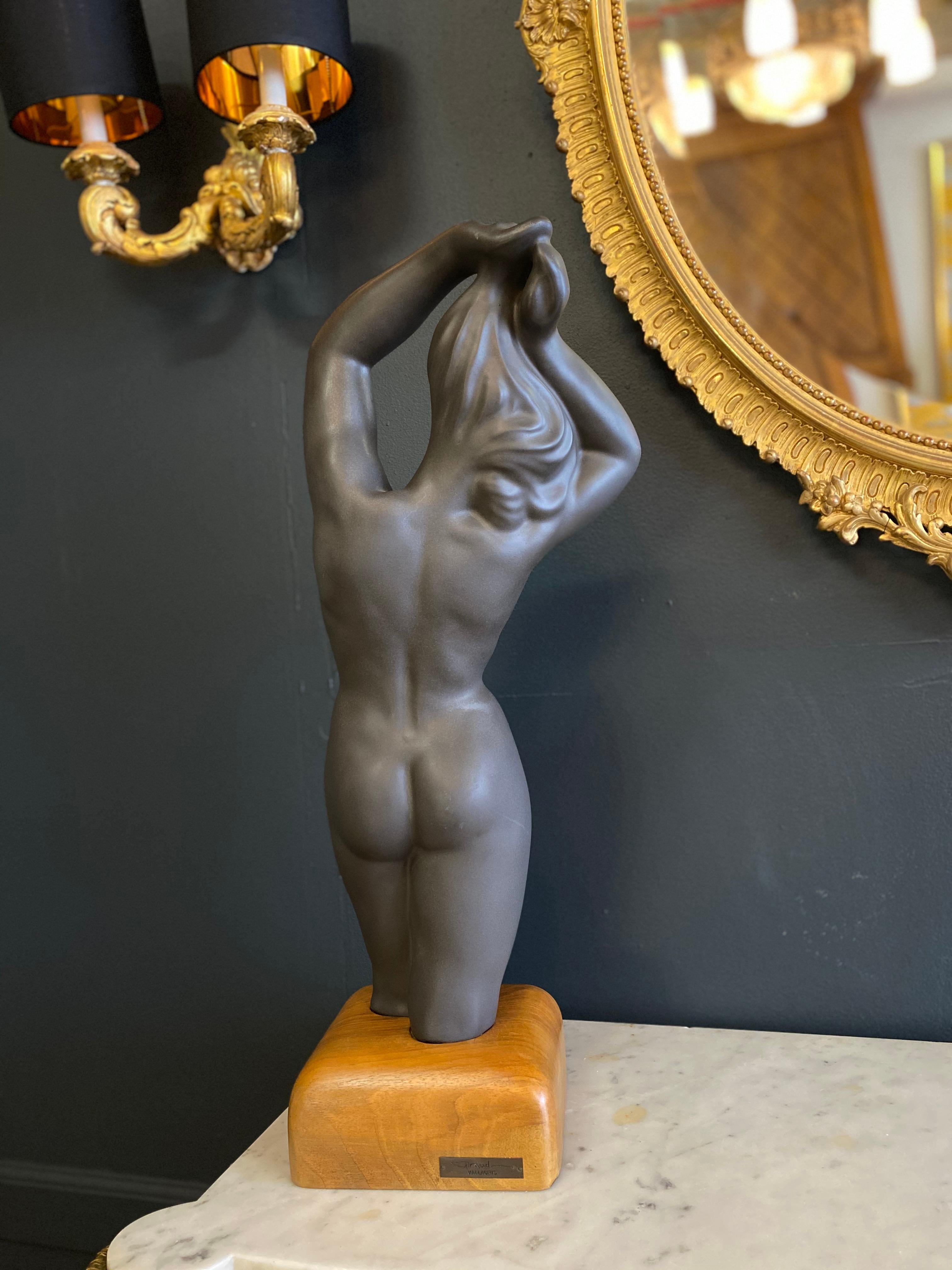 Französische glasierte französische Bronze-Keramikstatue eines nackten weiblichen Frauen, Louis Giraud, um 1940 (Art déco) im Angebot