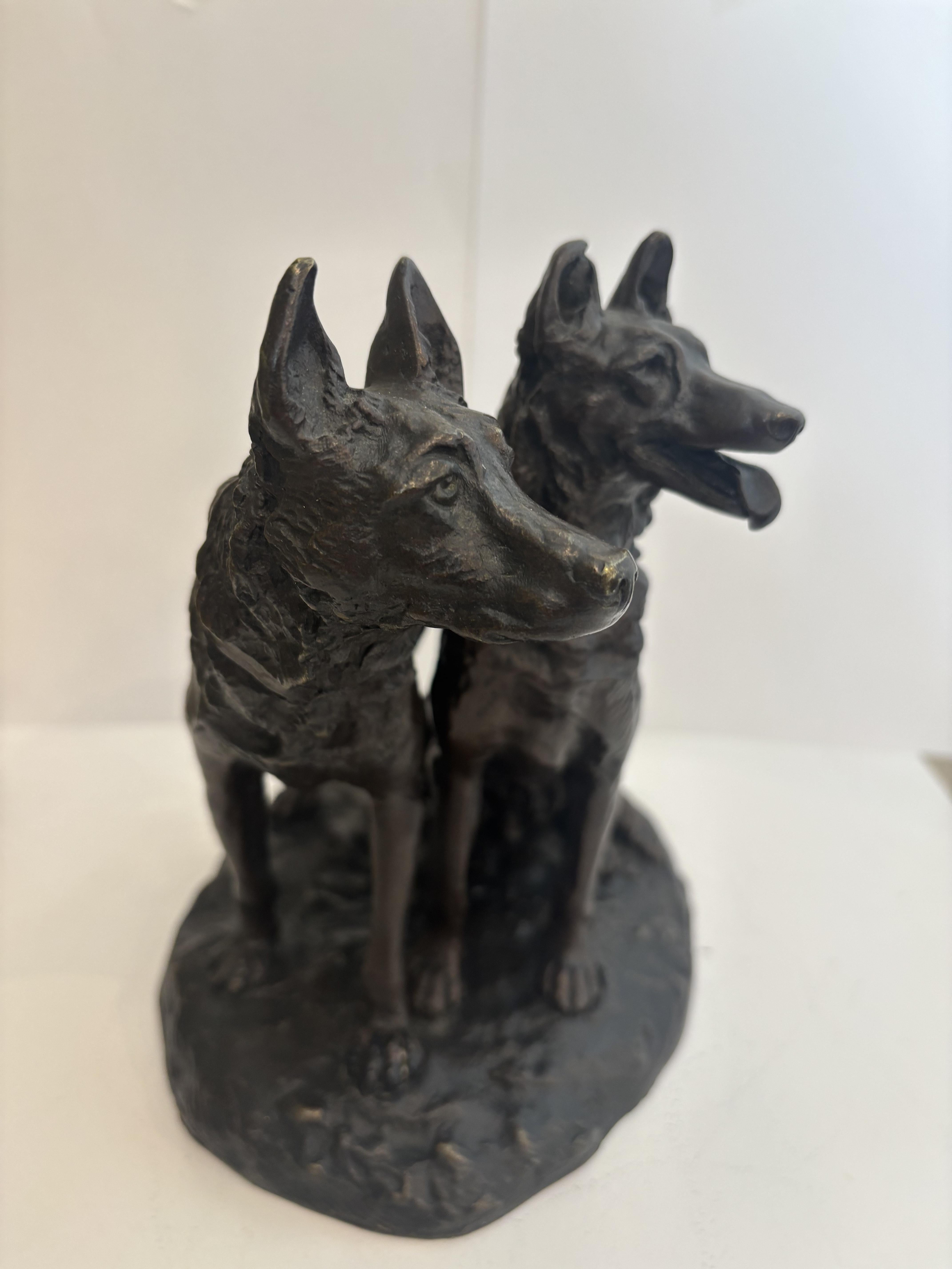 French bronze group of two dogs with one sitting (signed Laplanche) In condizioni buone in vendita a Queens, NY