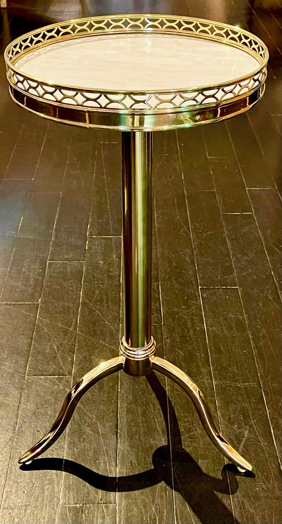 French Bronze Telescopic Guéridon side tables in the Manner of Maison Toulouse. Mid-Century Modern. The very quintescence of chic.

Magnificent bronze end table with bronze galerie surrounding a white and grey marble top and telescoping tripod
