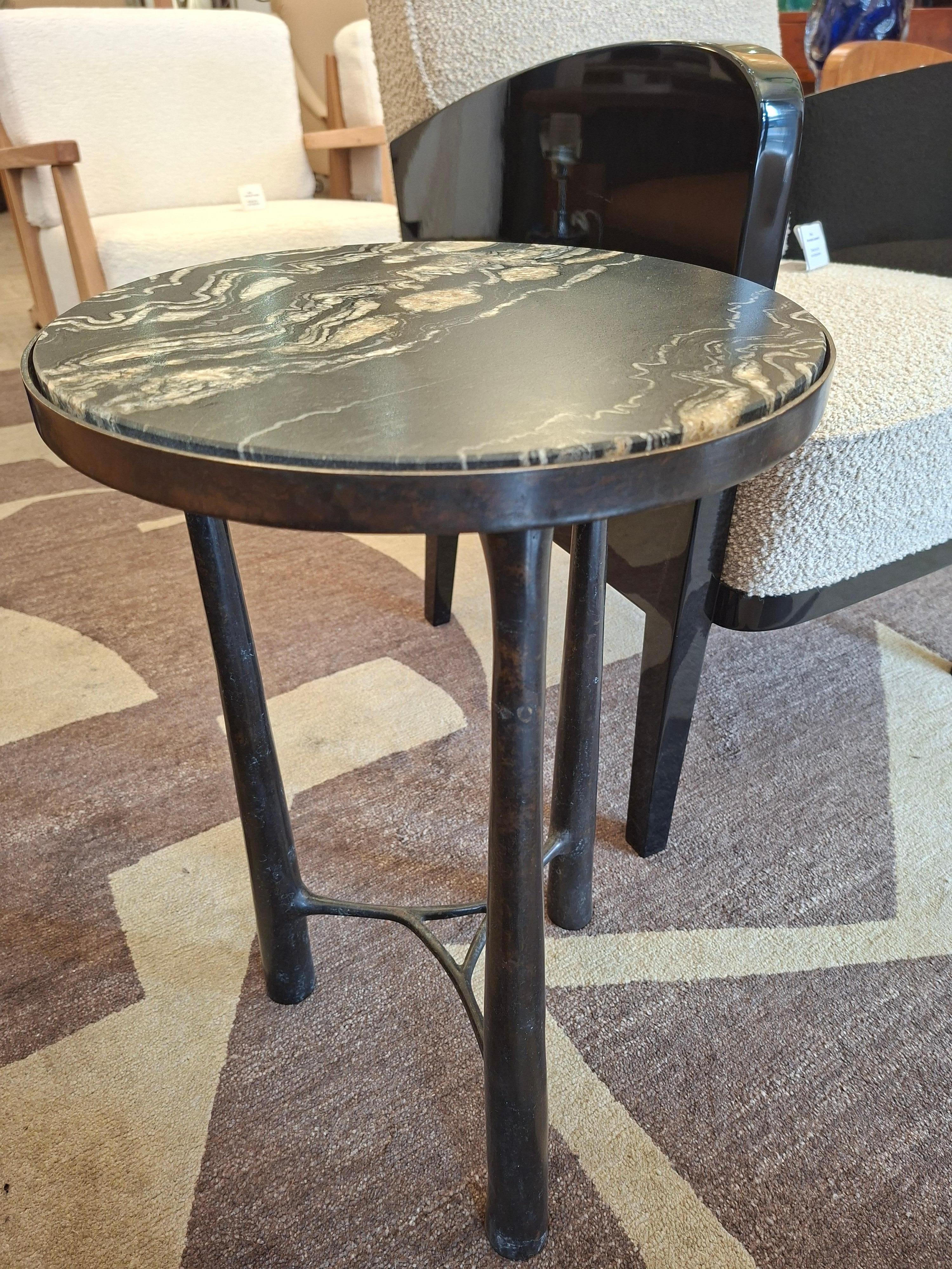 Gueridon in bronzo francese con piano in marmo in vendita 2