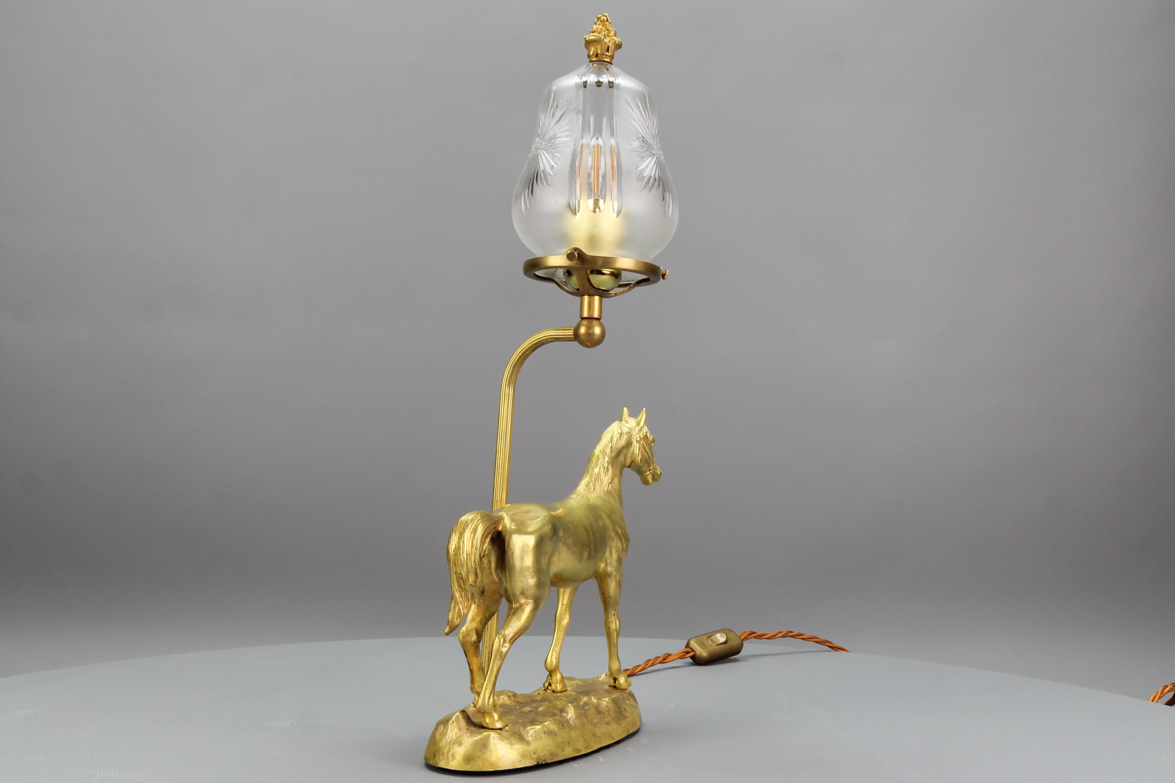 French Bronze Horse Sculpture and Cut Frosted Glass Table Lamp, ca 1950s For Sale 4