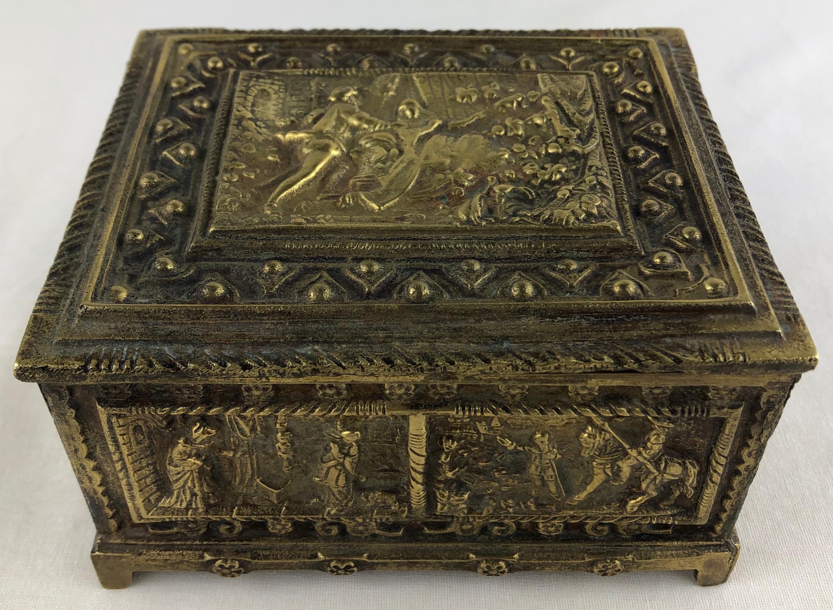 French Bronze Jewelry Box with High Reliefs, circa 1880 In Good Condition In Miami, FL