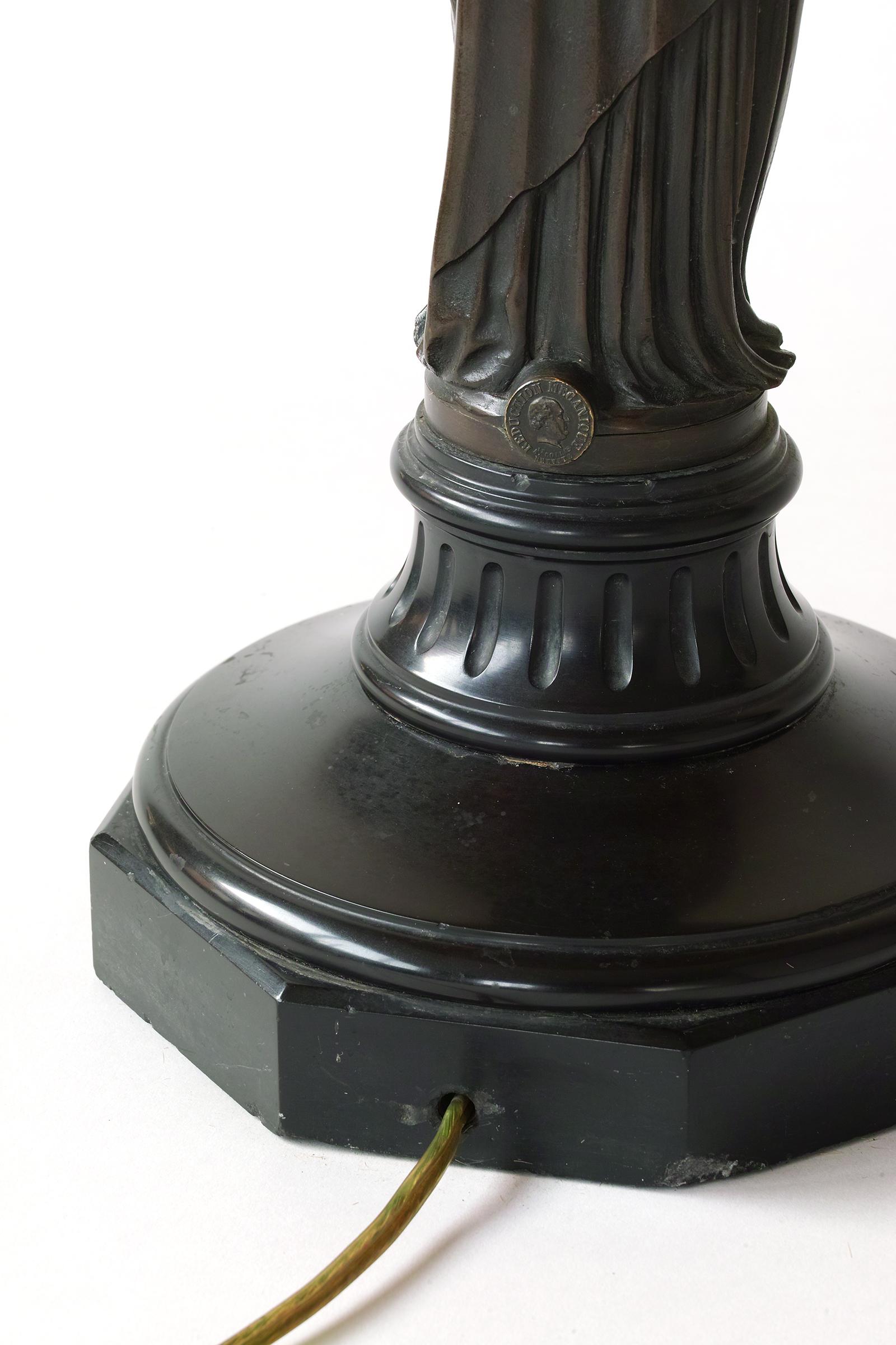 Lampe française en bronze d'Achille Collas d'après les cariatides de Jean Goulon 3