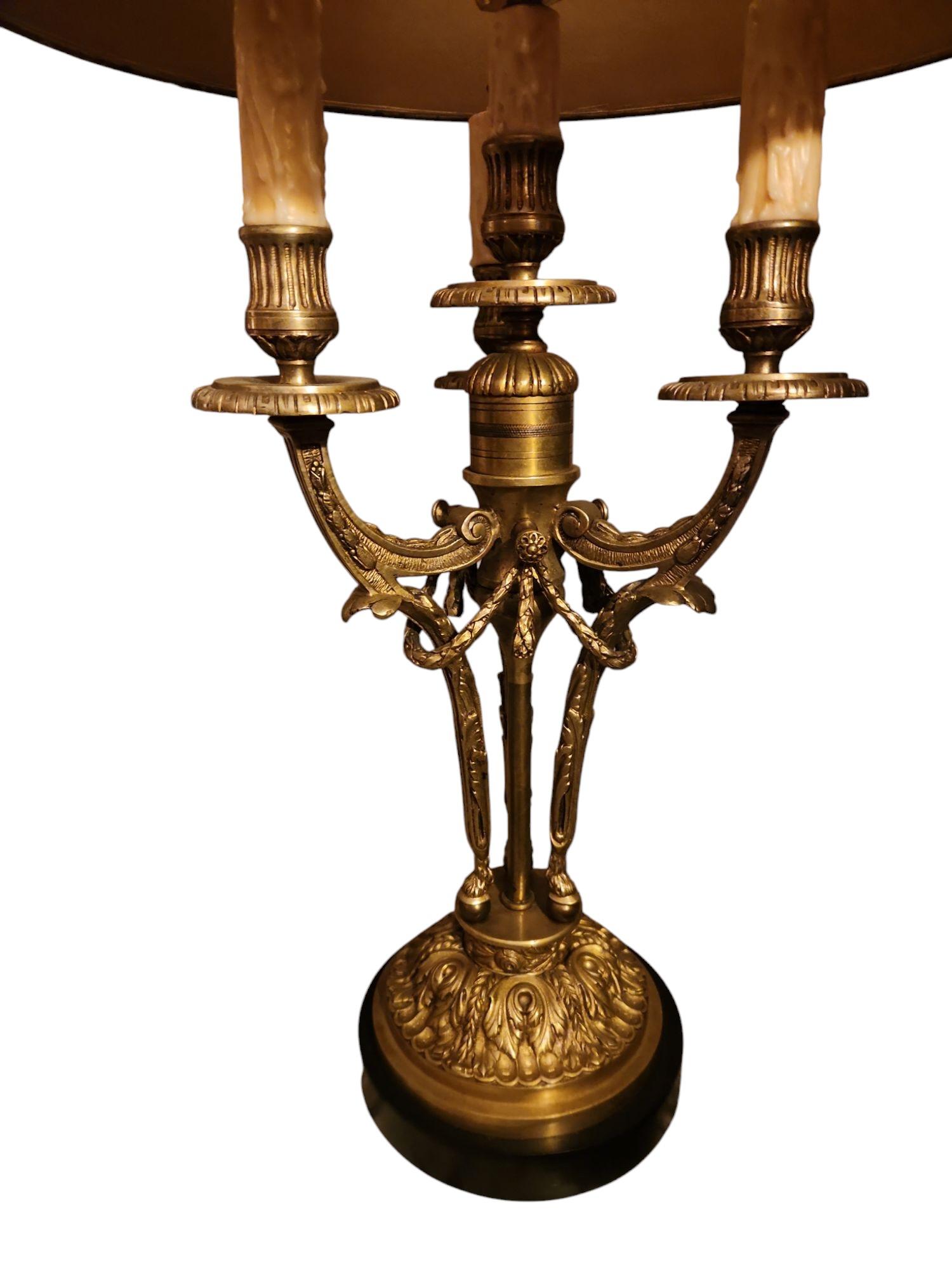 Lámparas francesas de bronce con pantallas a medida, Siglo XX en venta 1