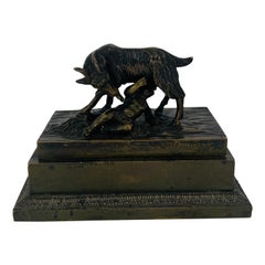 Tintero francés de bronce "Buscando leche" Circa 1880 Estilo de Henri Picard