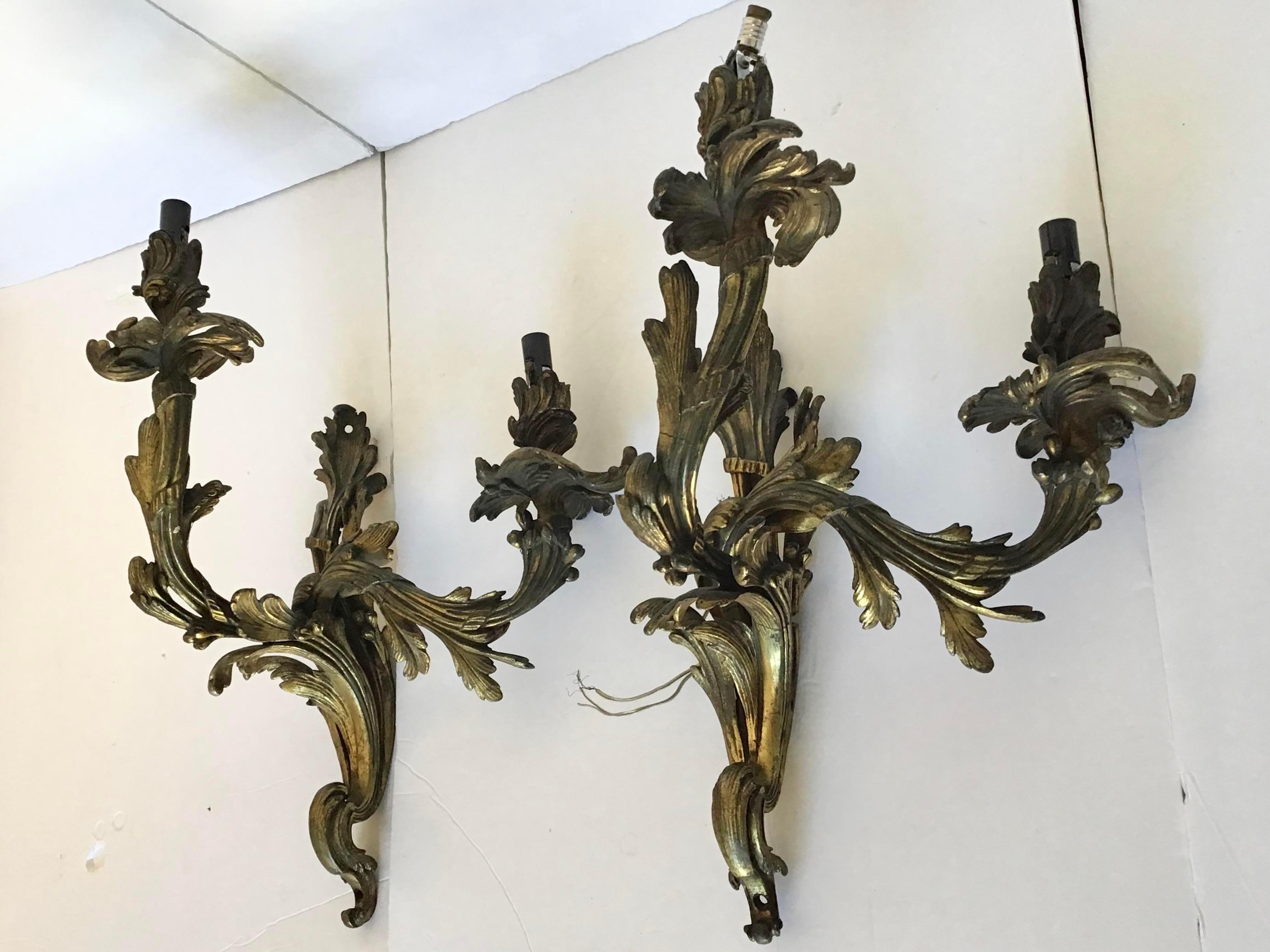 Französische Louis XV.-Wandleuchter aus Bronze – ein Paar im Angebot 1