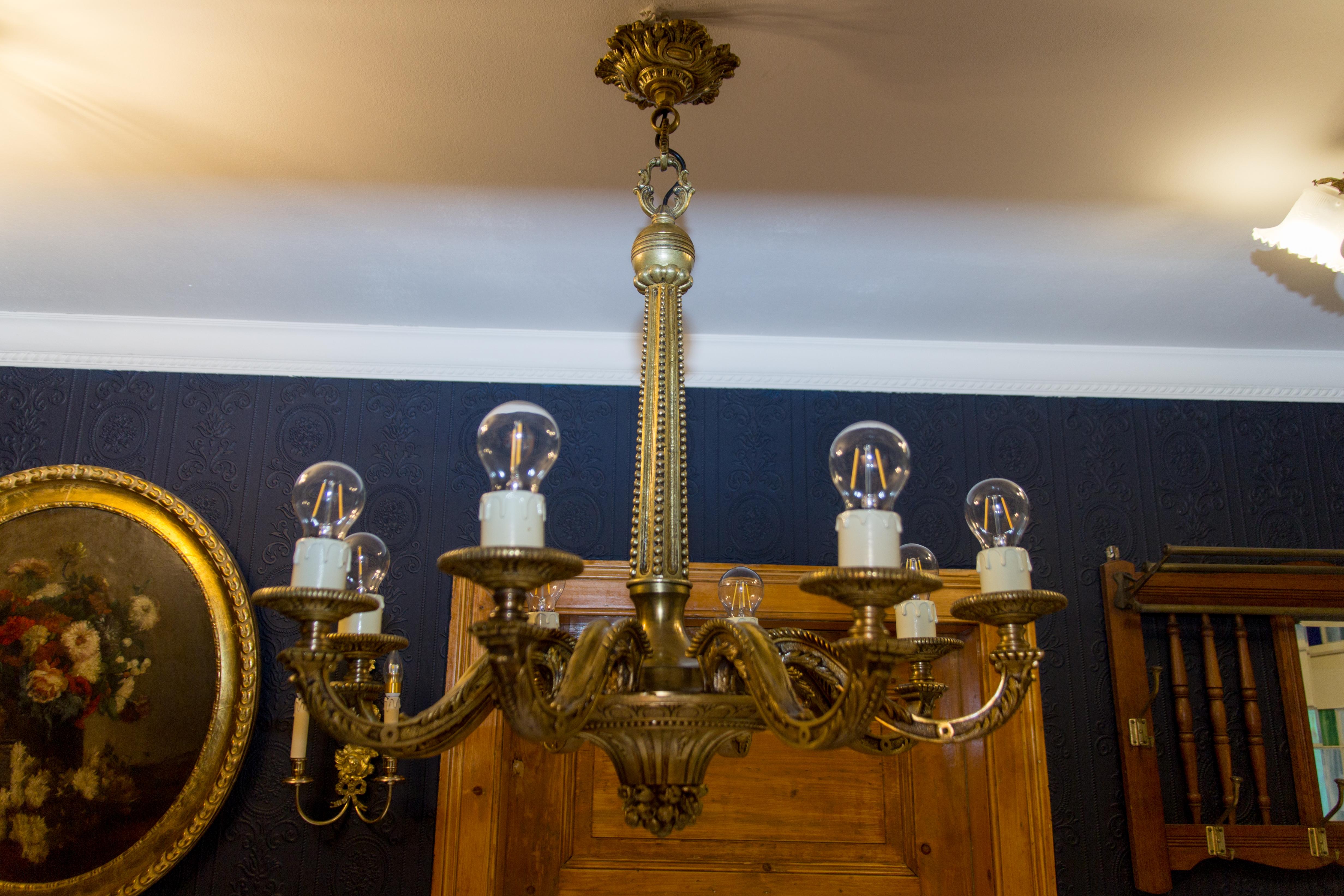 French Louis XVI Style Eight-Light Bronze Chandelier, Early 1900s 11