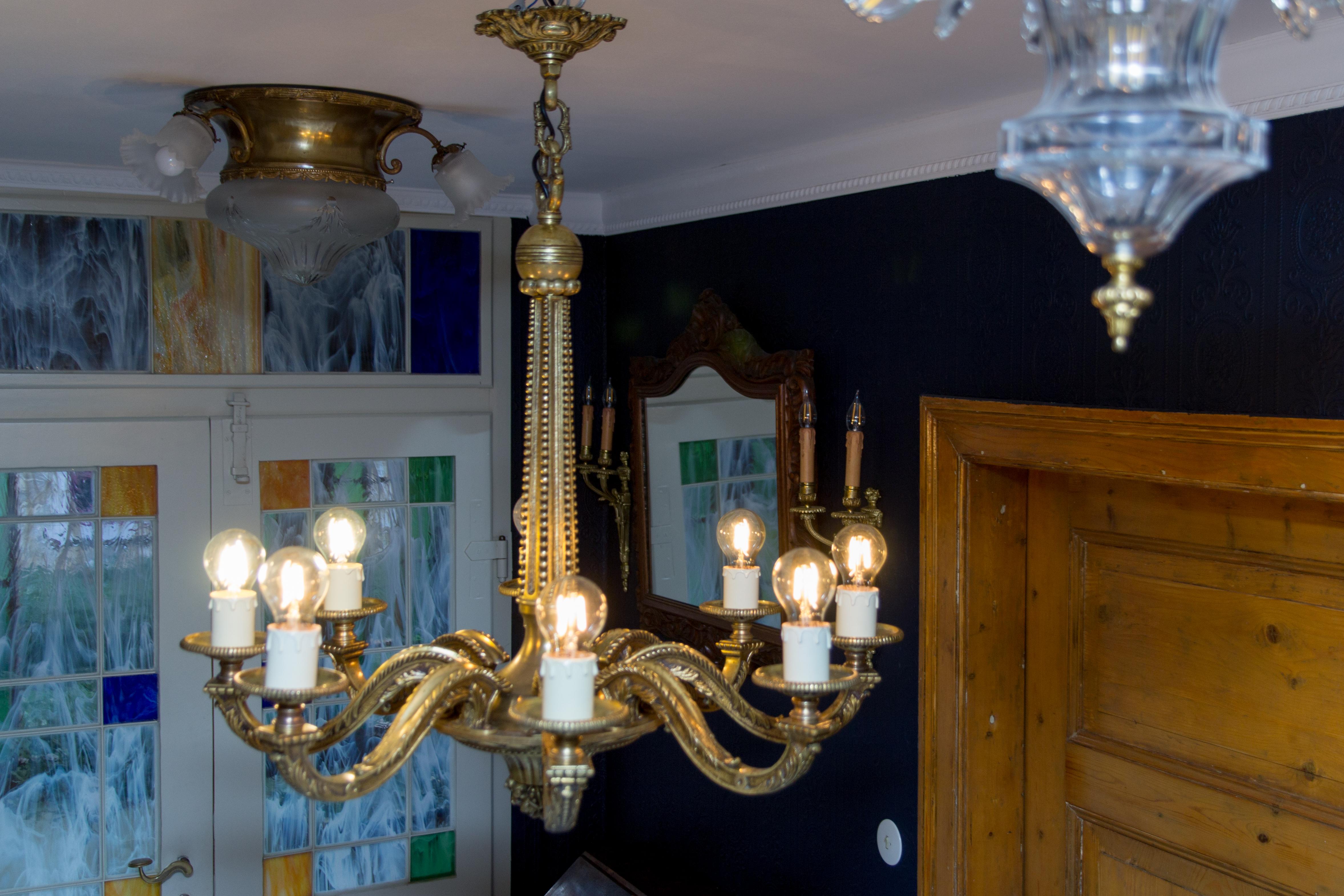 French Louis XVI Style Eight-Light Bronze Chandelier, Early 1900s 12