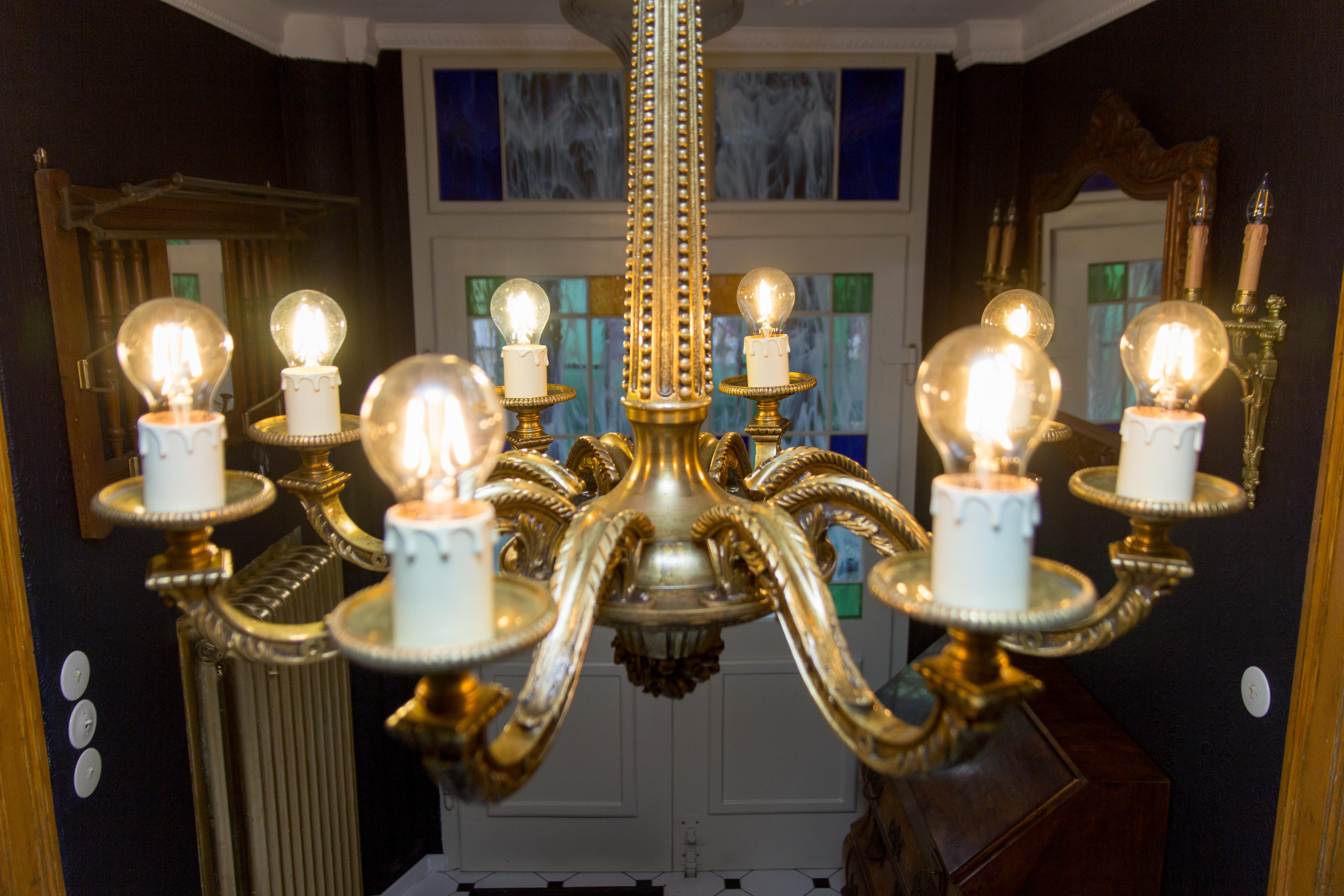 French Louis XVI Style Eight-Light Bronze Chandelier, Early 1900s 15