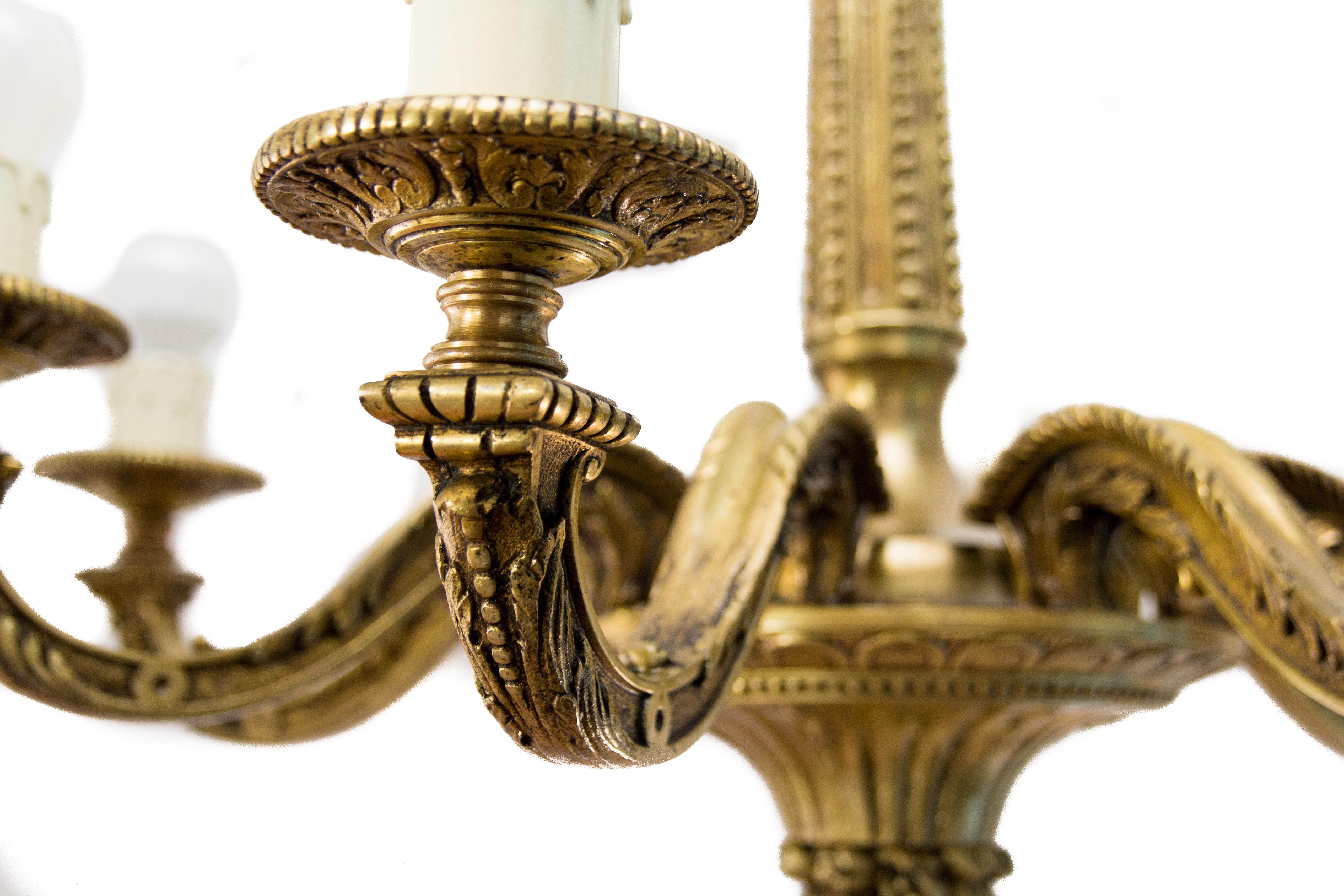French Louis XVI Style Eight-Light Bronze Chandelier, Early 1900s In Good Condition In Barntrup, DE