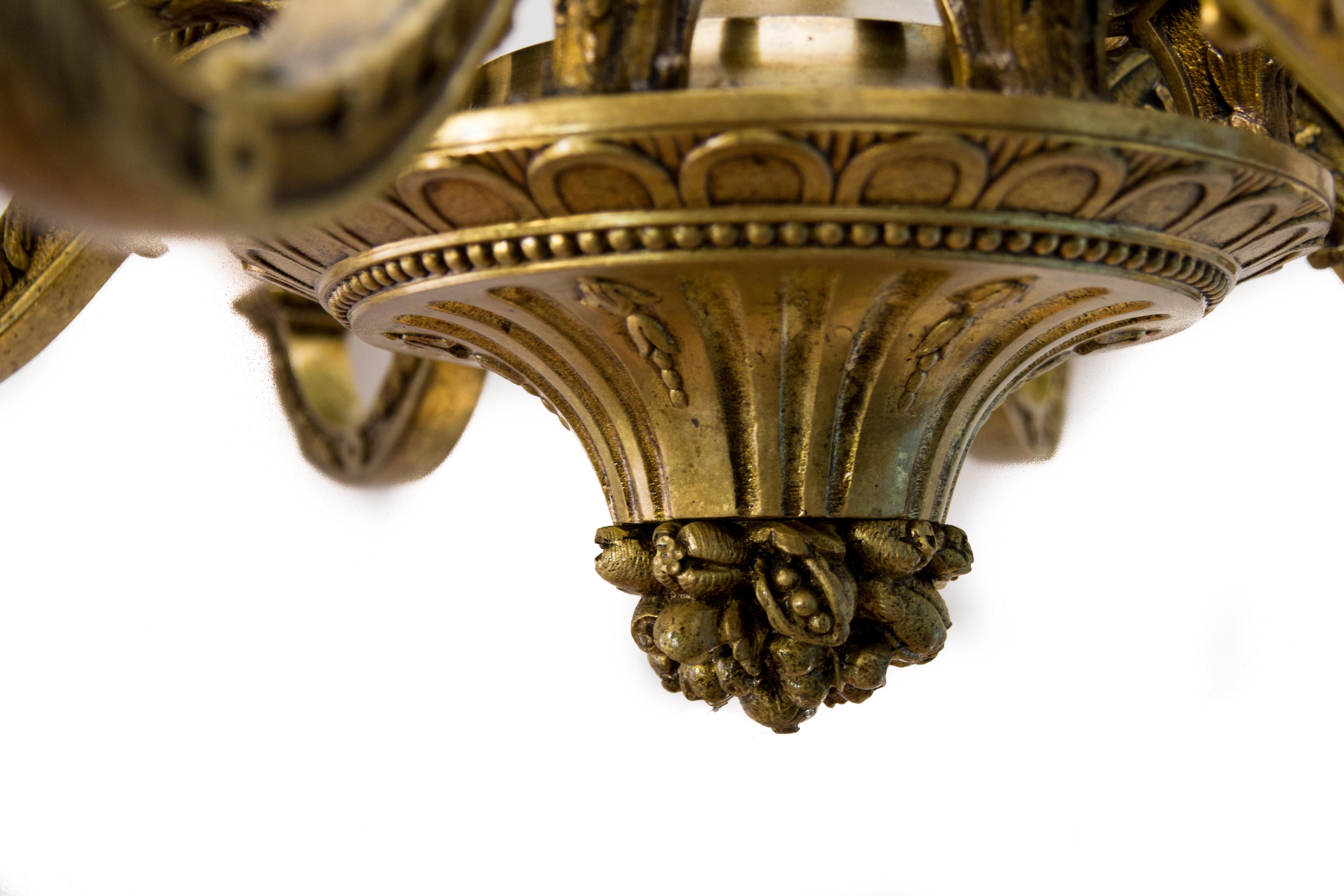 French Louis XVI Style Eight-Light Bronze Chandelier, Early 1900s 2