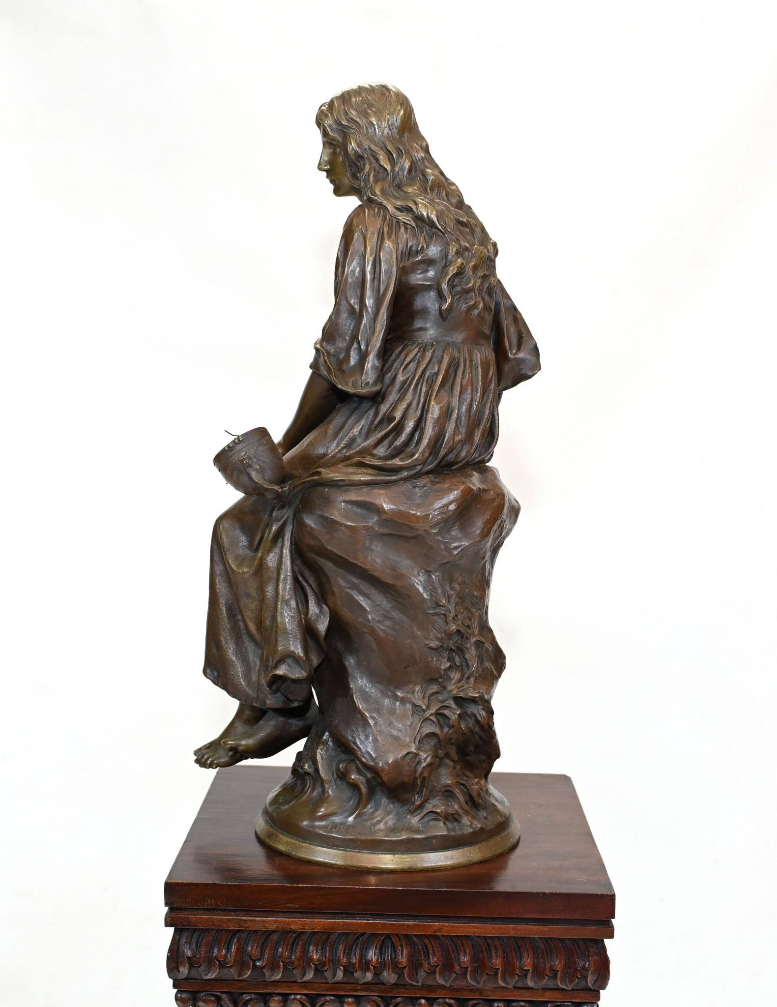 French Bronze Mandolin Player by Paul Mengin Art Nouveau Maiden Figurine 1890 For Sale 7