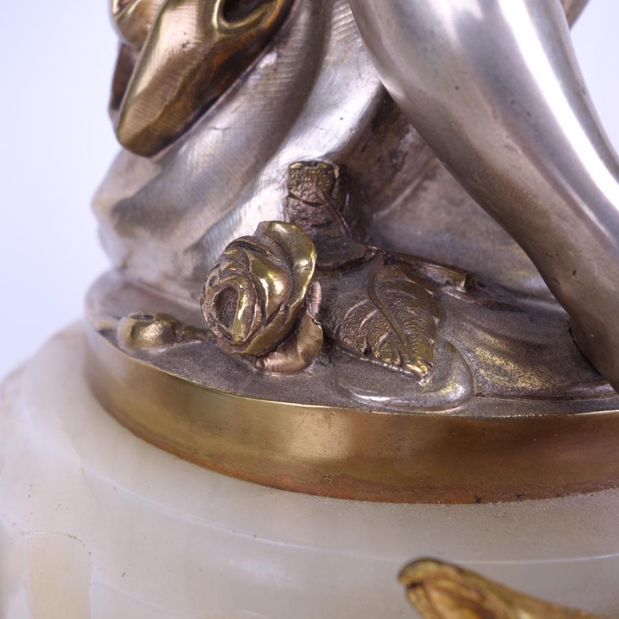Verre opalin Pendule de cheminée Cupidon française en bronze et marbre Louis XV Lemerie Charpentier, 1885 en vente